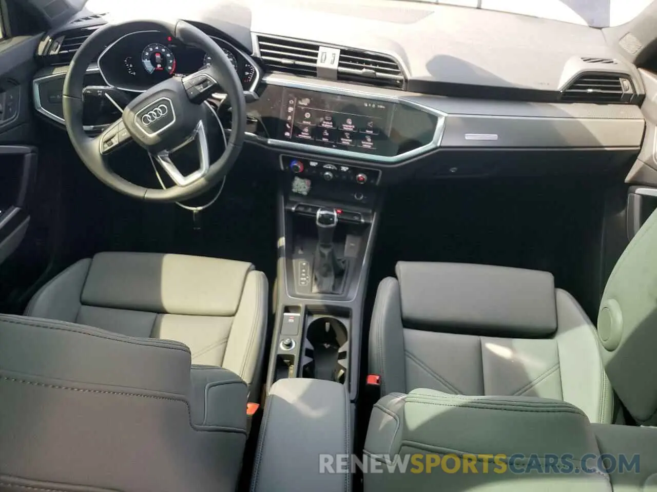 8 Photograph of a damaged car WA1EECF32R1152163 AUDI Q3 2024