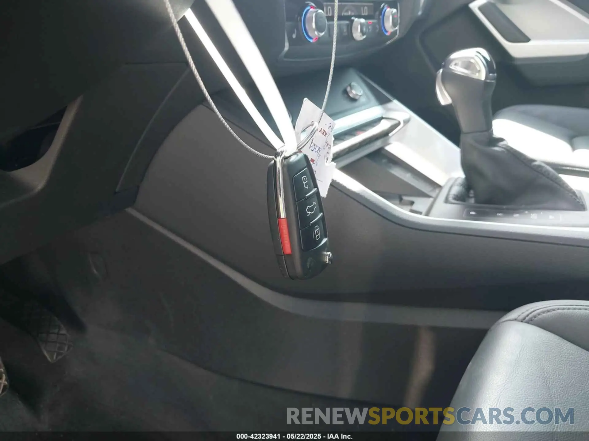11 Фотография поврежденного автомобиля WA1EECF36R1092050 AUDI Q3 2024