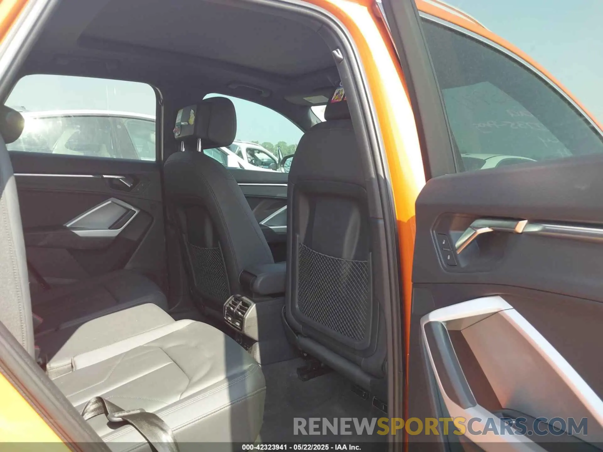 8 Фотография поврежденного автомобиля WA1EECF36R1092050 AUDI Q3 2024