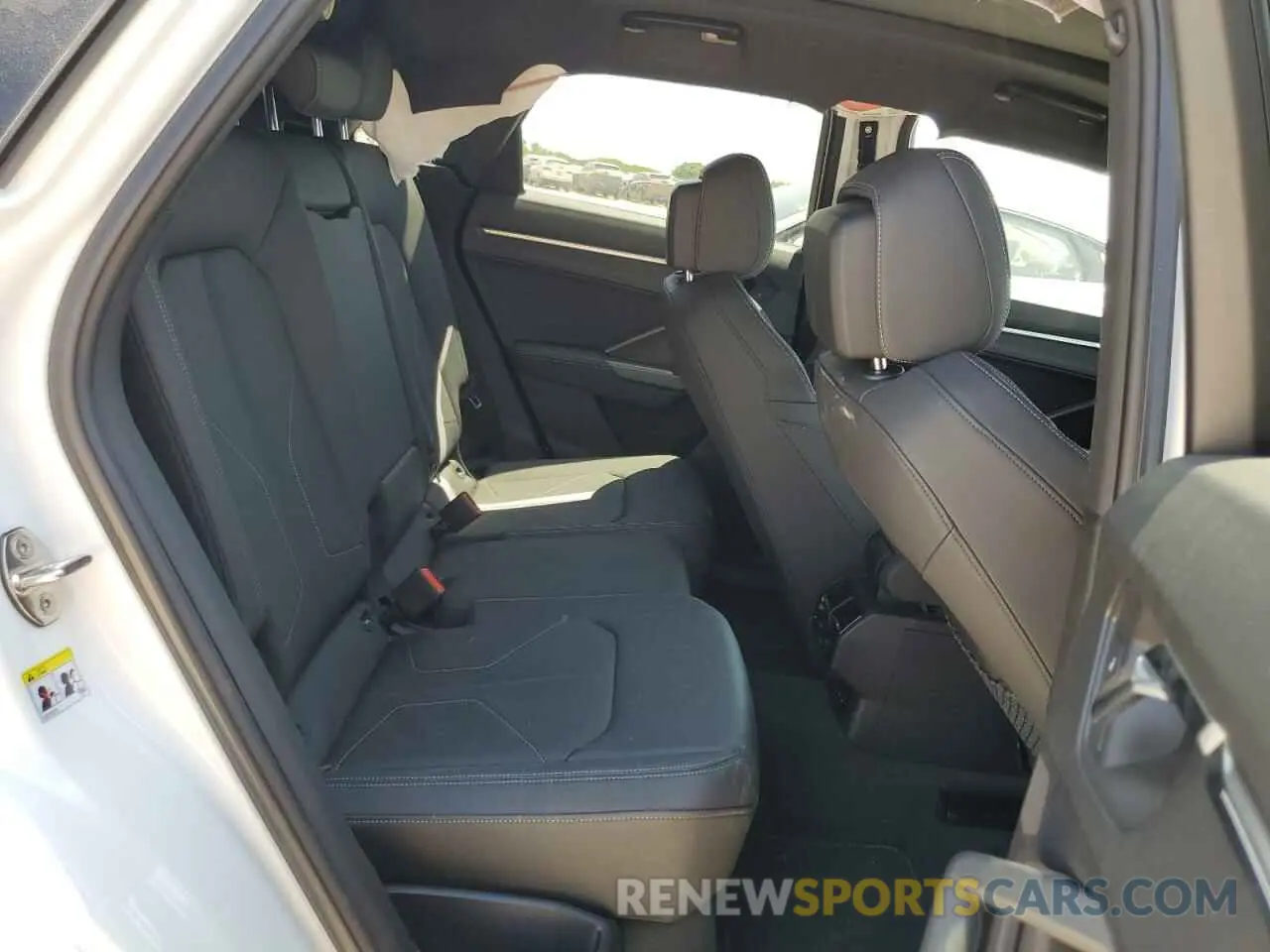 11 Photograph of a damaged car WA1EECF36R1109347 AUDI Q3 2024