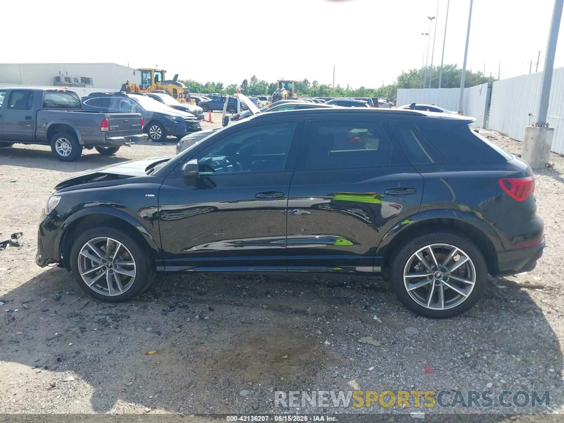 14 Фотография поврежденного автомобиля WA1EECF37R1184669 AUDI Q3 2024