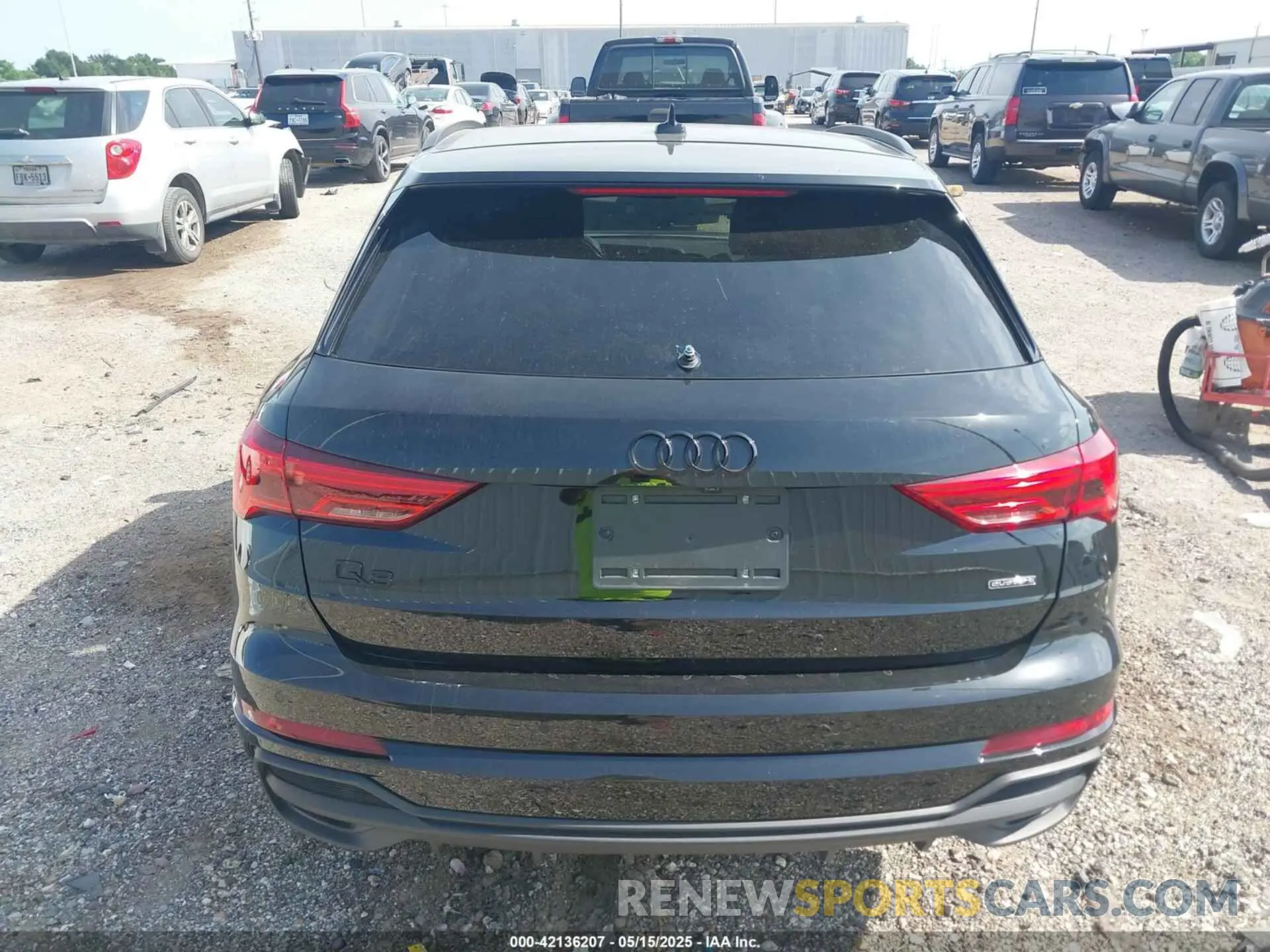 16 Фотография поврежденного автомобиля WA1EECF37R1184669 AUDI Q3 2024