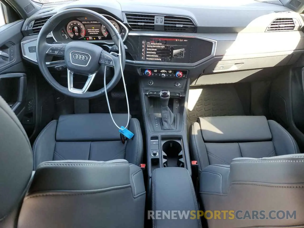 8 Photograph of a damaged car WA1EECF39R1027967 AUDI Q3 2024