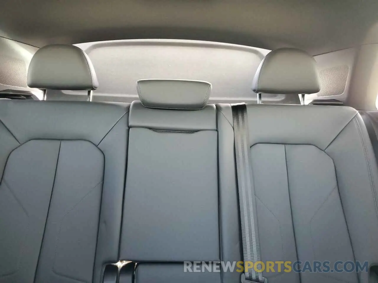 10 Photograph of a damaged car WA1EECF39R1198153 AUDI Q3 2024