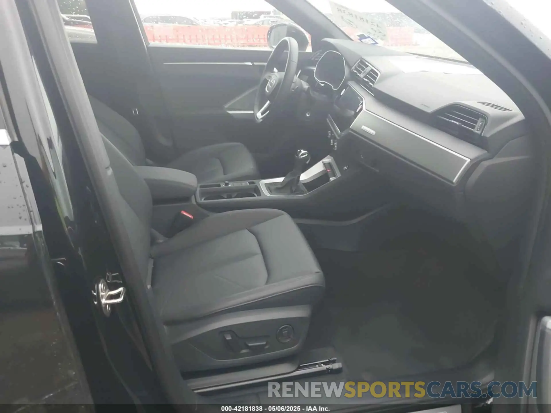 5 Photograph of a damaged car WA1DECF32S1016309 AUDI Q3 2025