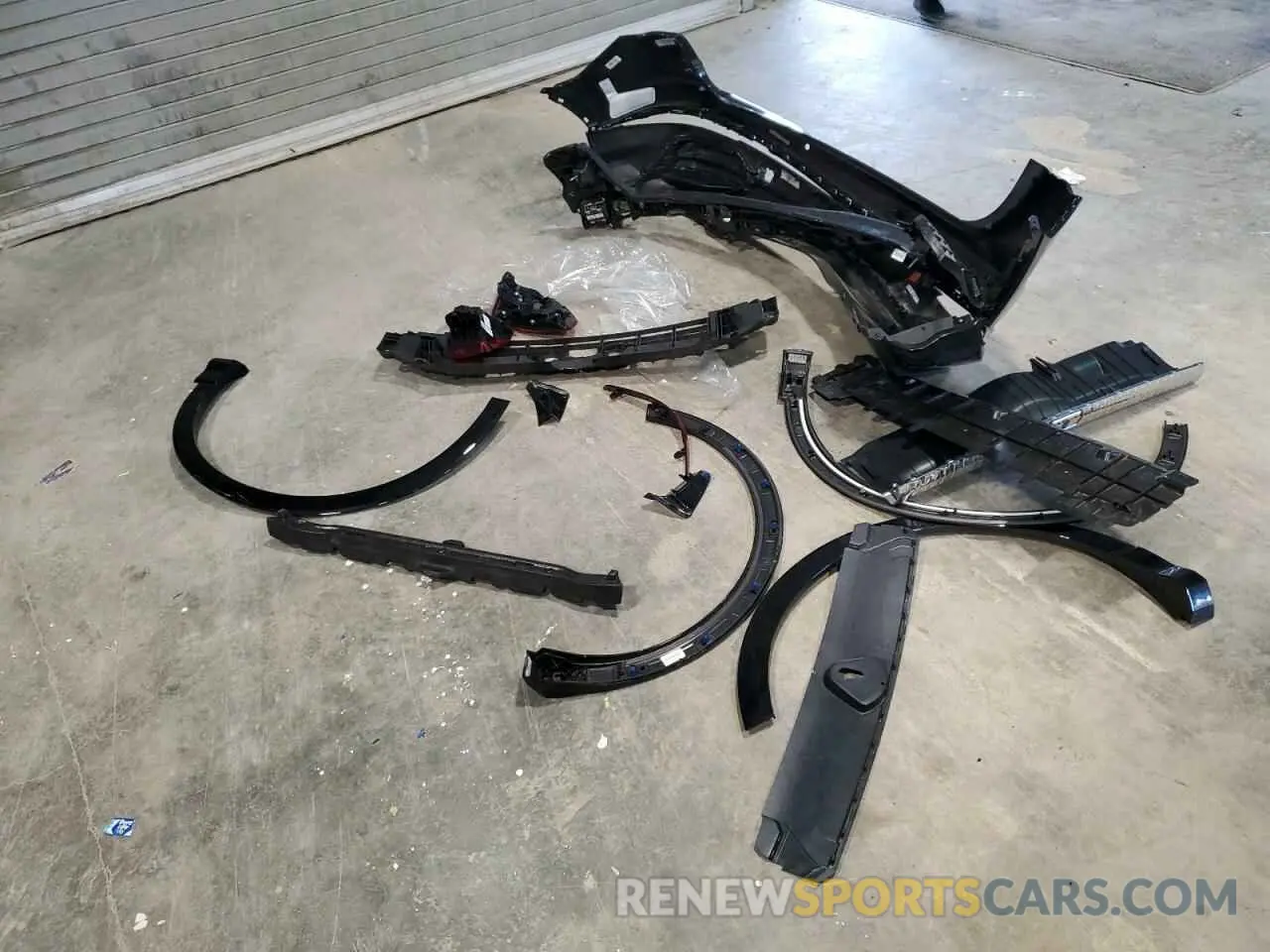 13 Photograph of a damaged car WA1DECF32S1055966 AUDI Q3 2025