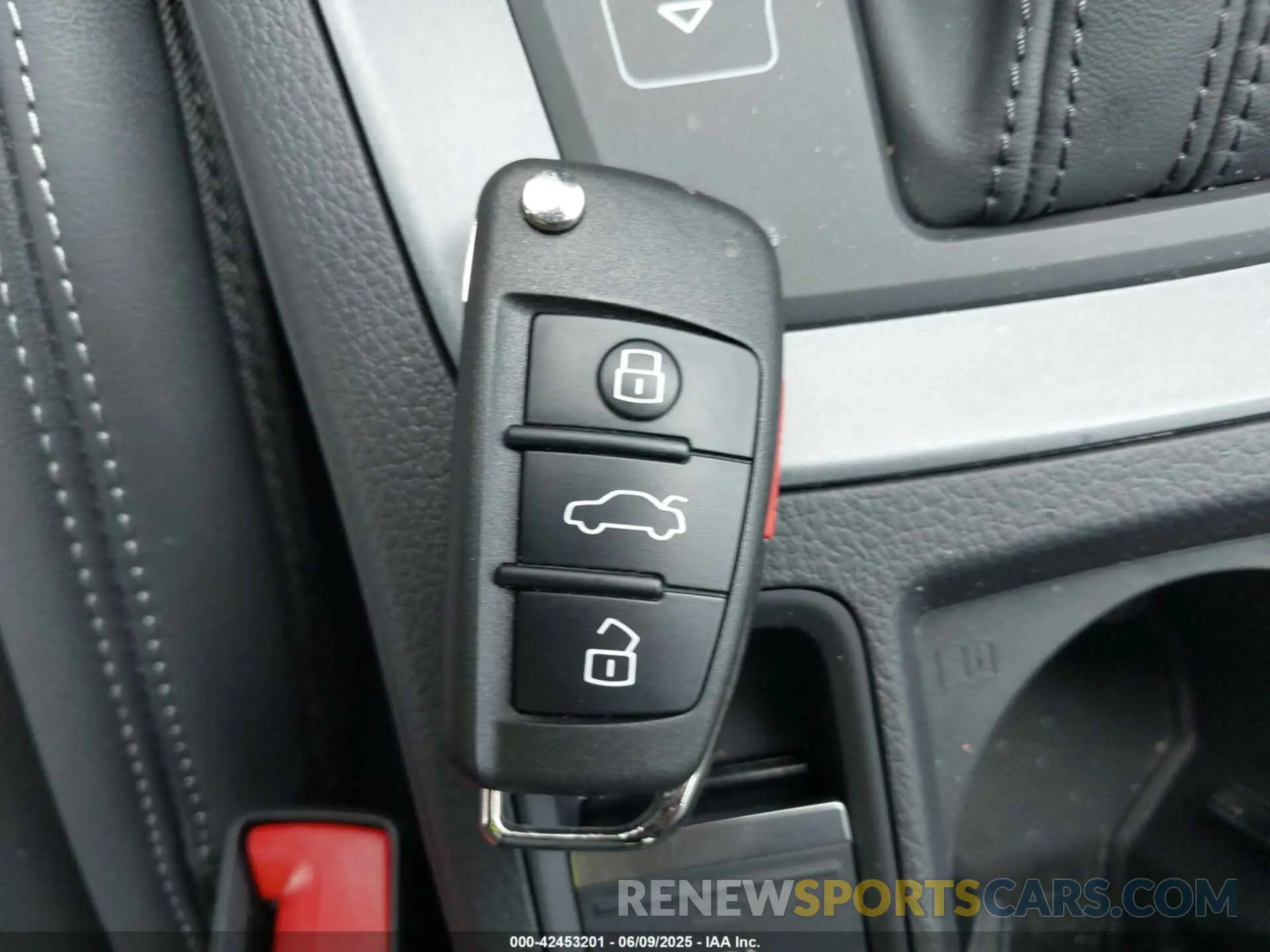 11 Фотография поврежденного автомобиля WA1DECF37S1018718 AUDI Q3 2025