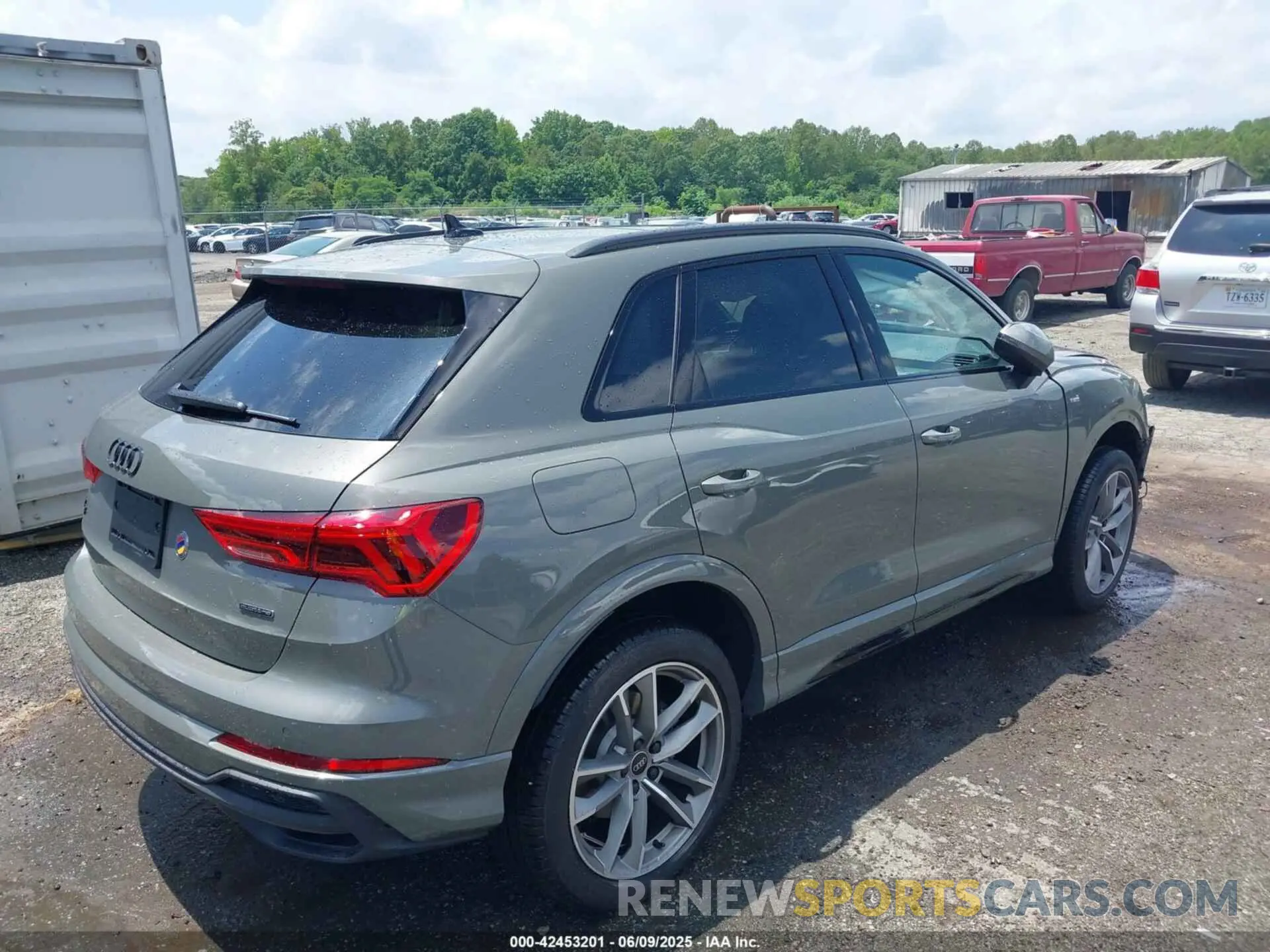 4 Фотография поврежденного автомобиля WA1DECF37S1018718 AUDI Q3 2025