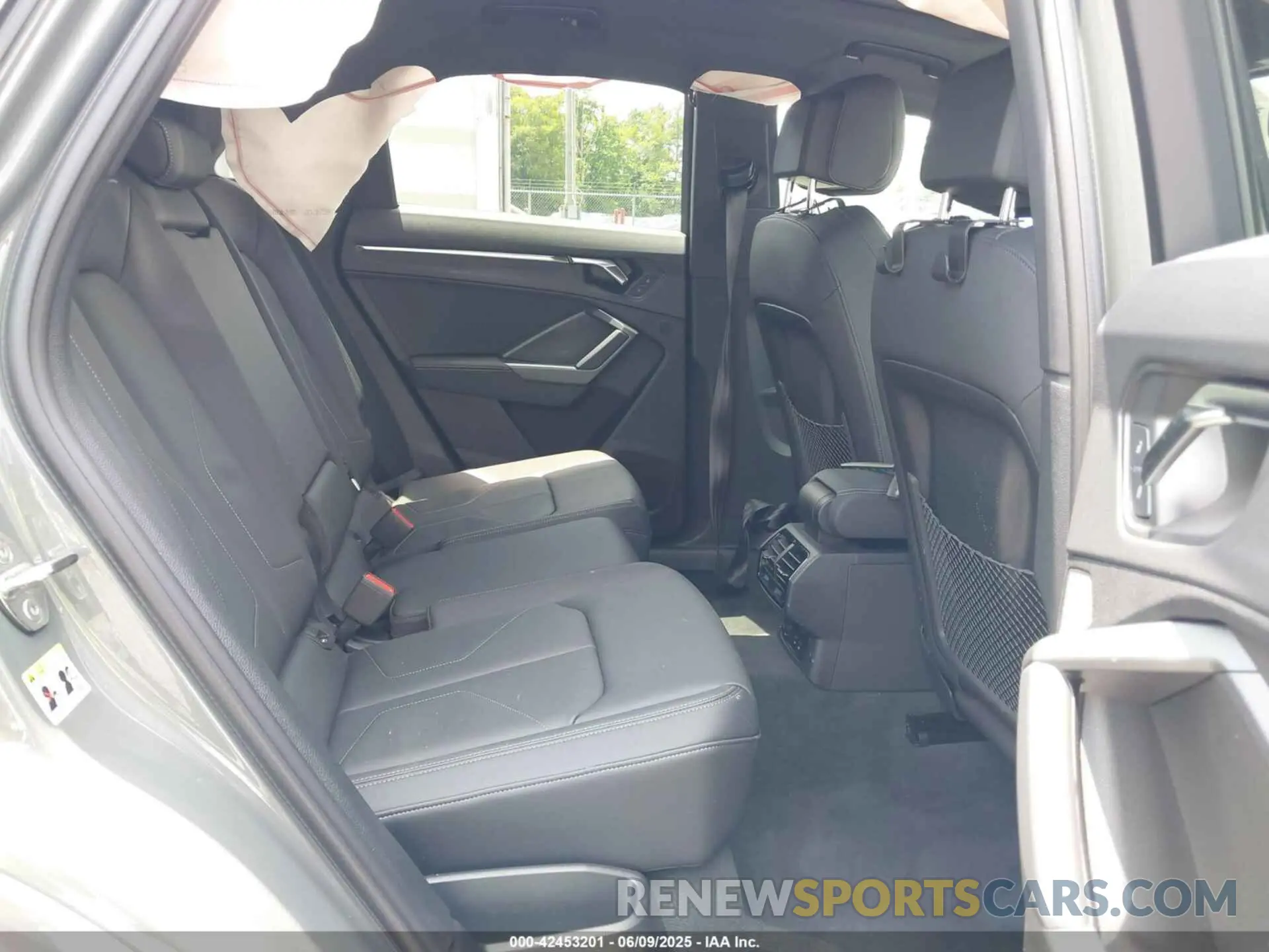 8 Фотография поврежденного автомобиля WA1DECF37S1018718 AUDI Q3 2025