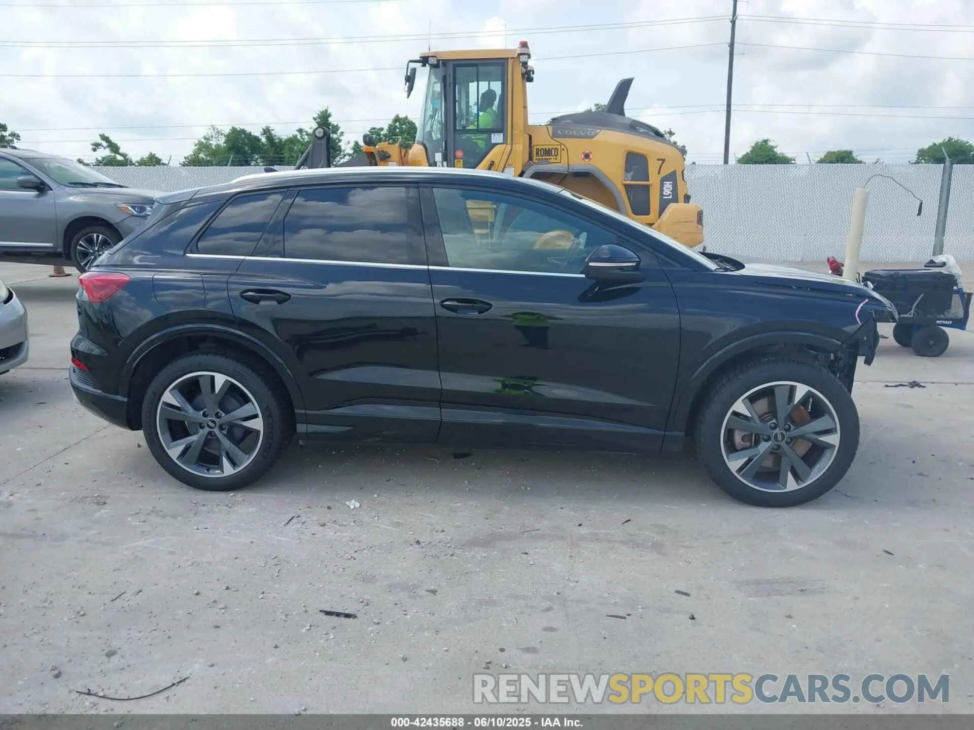 13 Фотография поврежденного автомобиля WA1H2BFZ2NP042855 AUDI Q4 E-TRON 2022