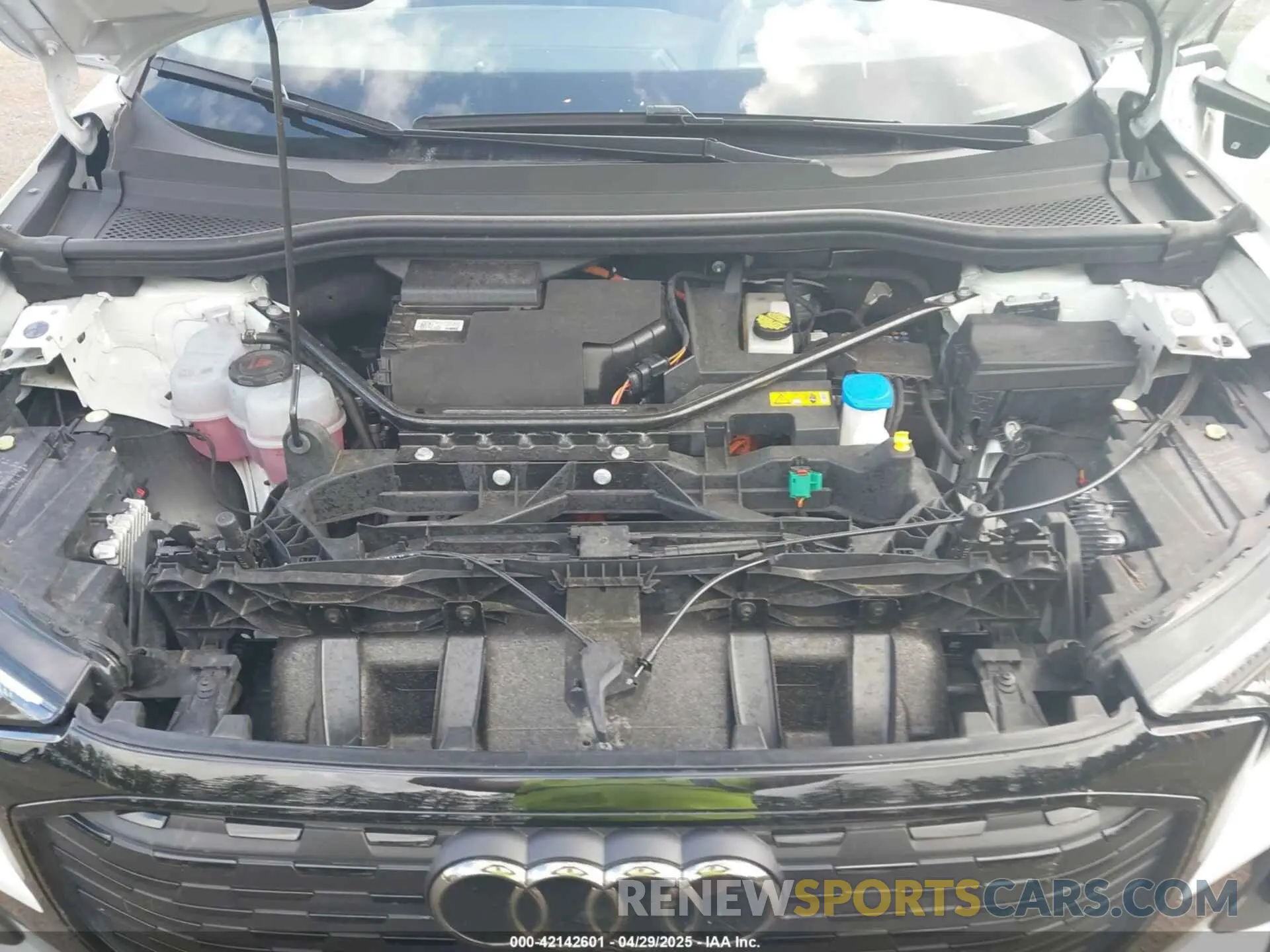 10 Photograph of a damaged car WA1M2BFZ1NP047351 AUDI Q4 E-TRON 2022