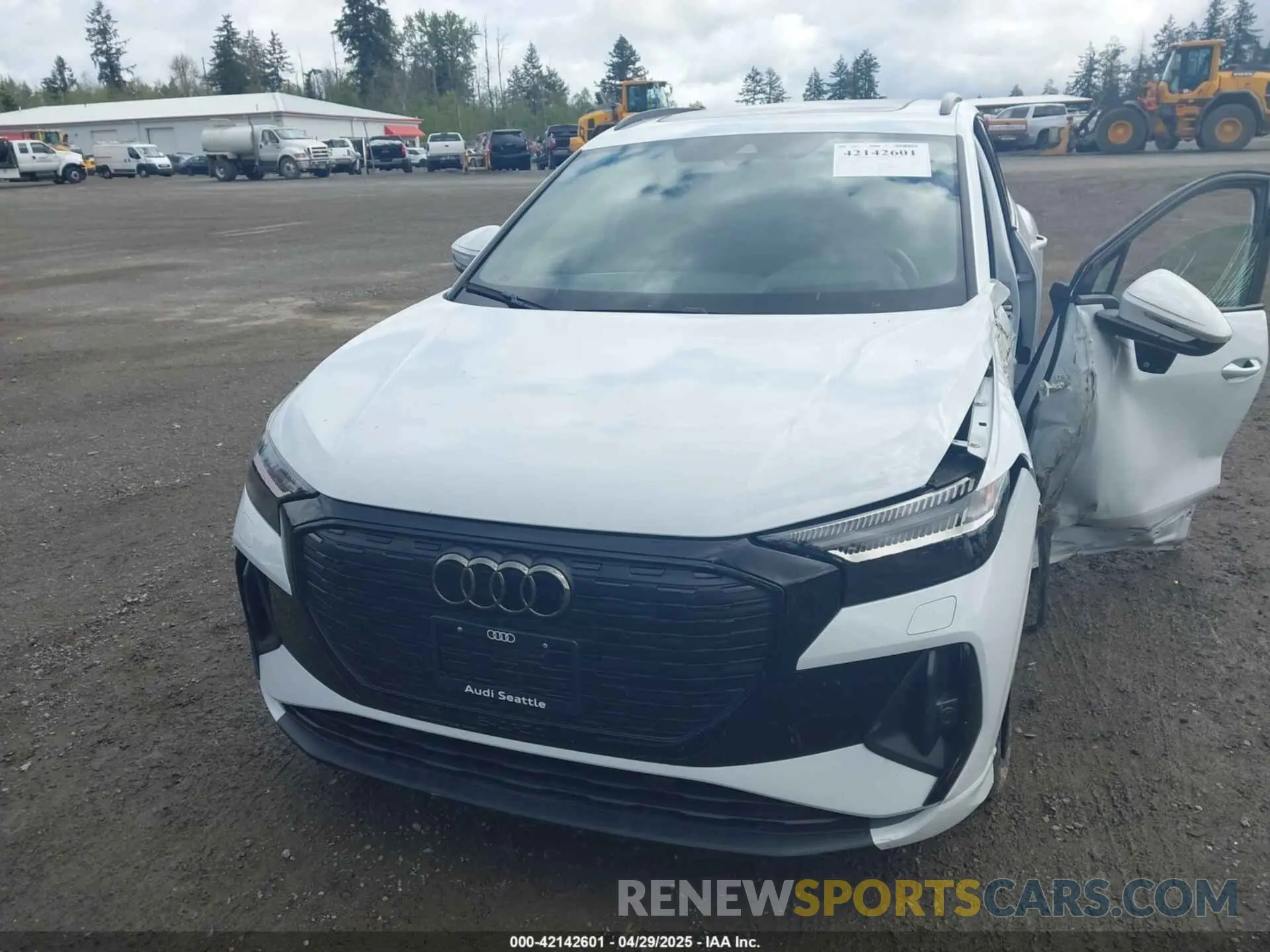 11 Photograph of a damaged car WA1M2BFZ1NP047351 AUDI Q4 E-TRON 2022