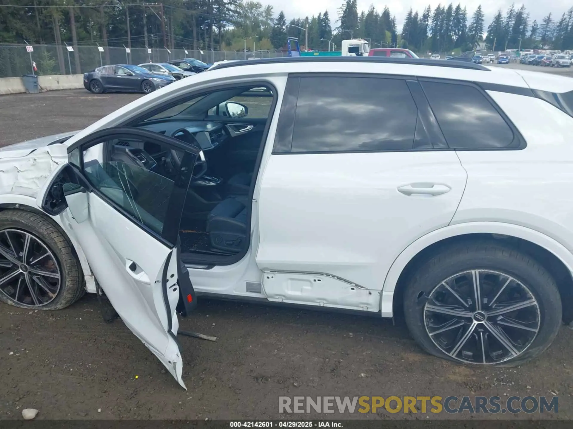 13 Photograph of a damaged car WA1M2BFZ1NP047351 AUDI Q4 E-TRON 2022