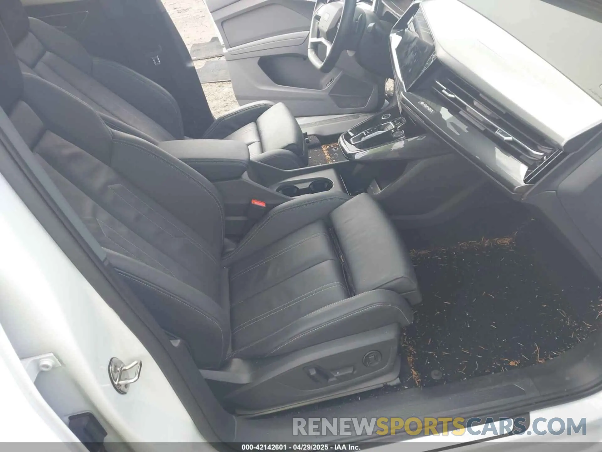 5 Photograph of a damaged car WA1M2BFZ1NP047351 AUDI Q4 E-TRON 2022
