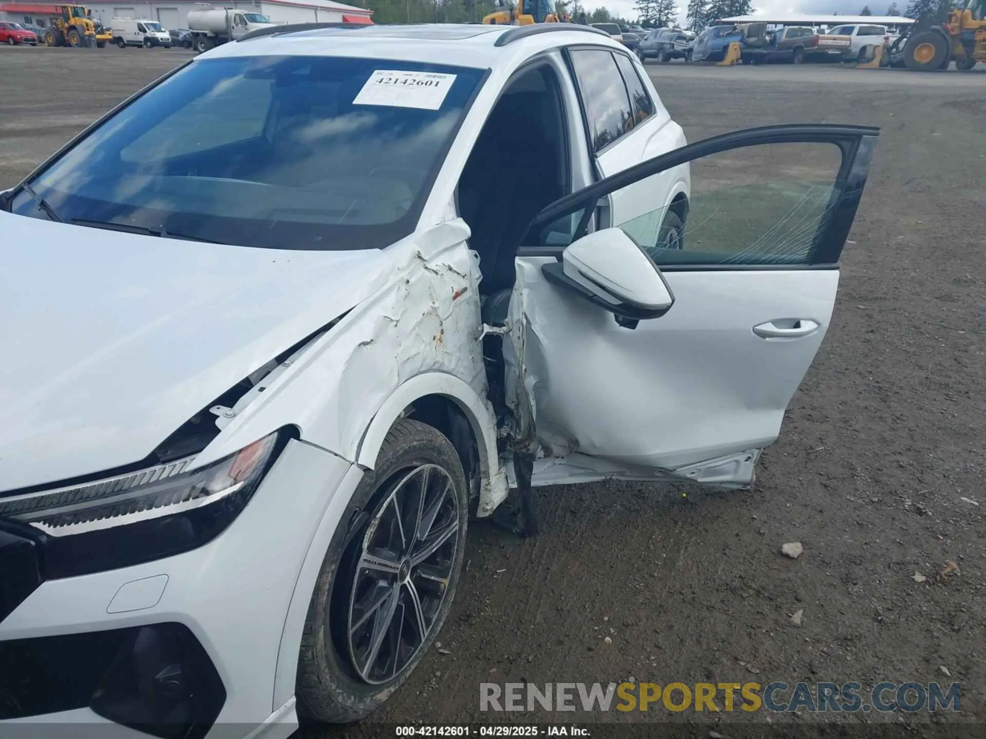 6 Photograph of a damaged car WA1M2BFZ1NP047351 AUDI Q4 E-TRON 2022