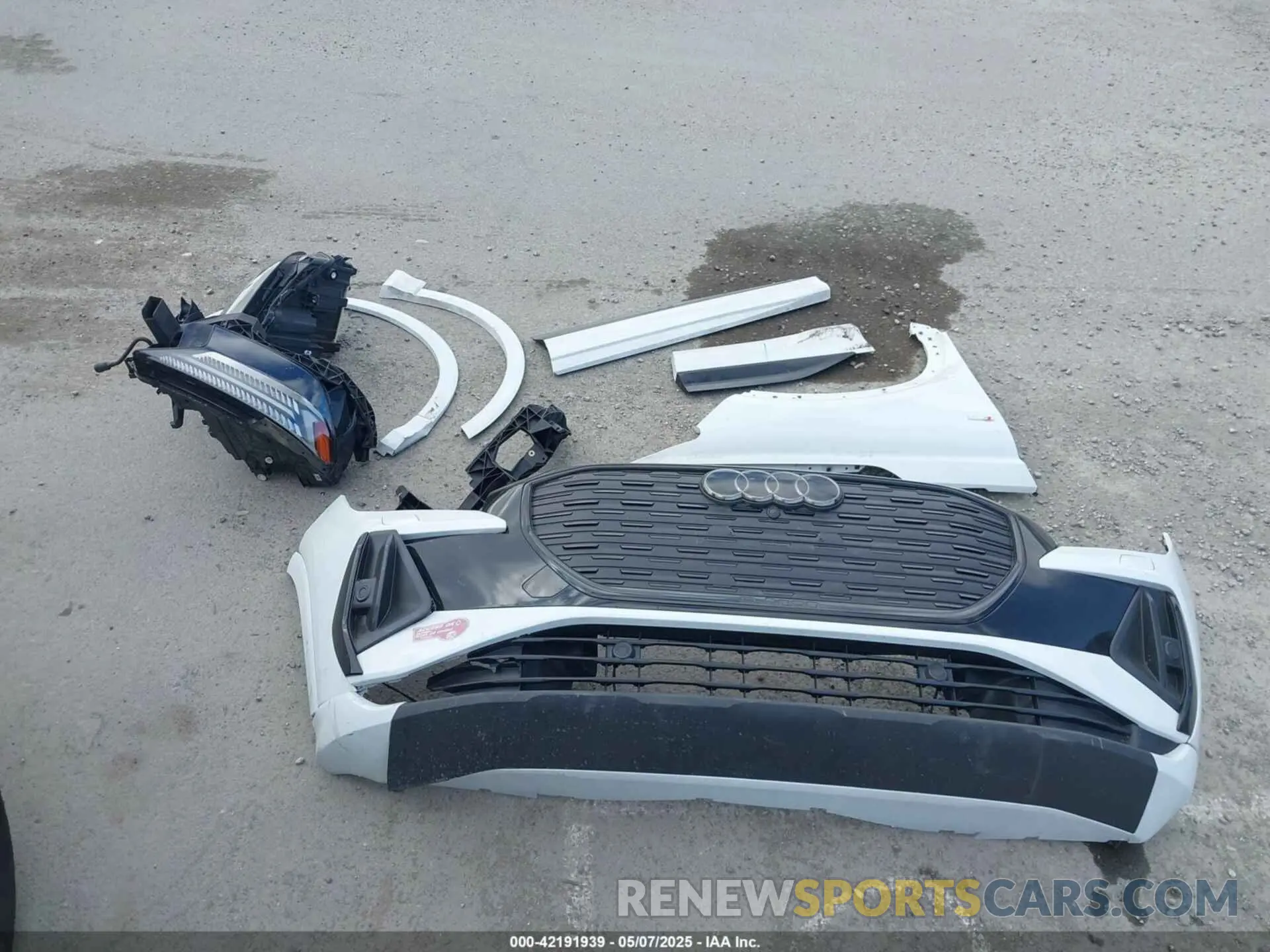 12 Photograph of a damaged car WA1MUBFZ3RP051935 AUDI Q4 E-TRON 2024