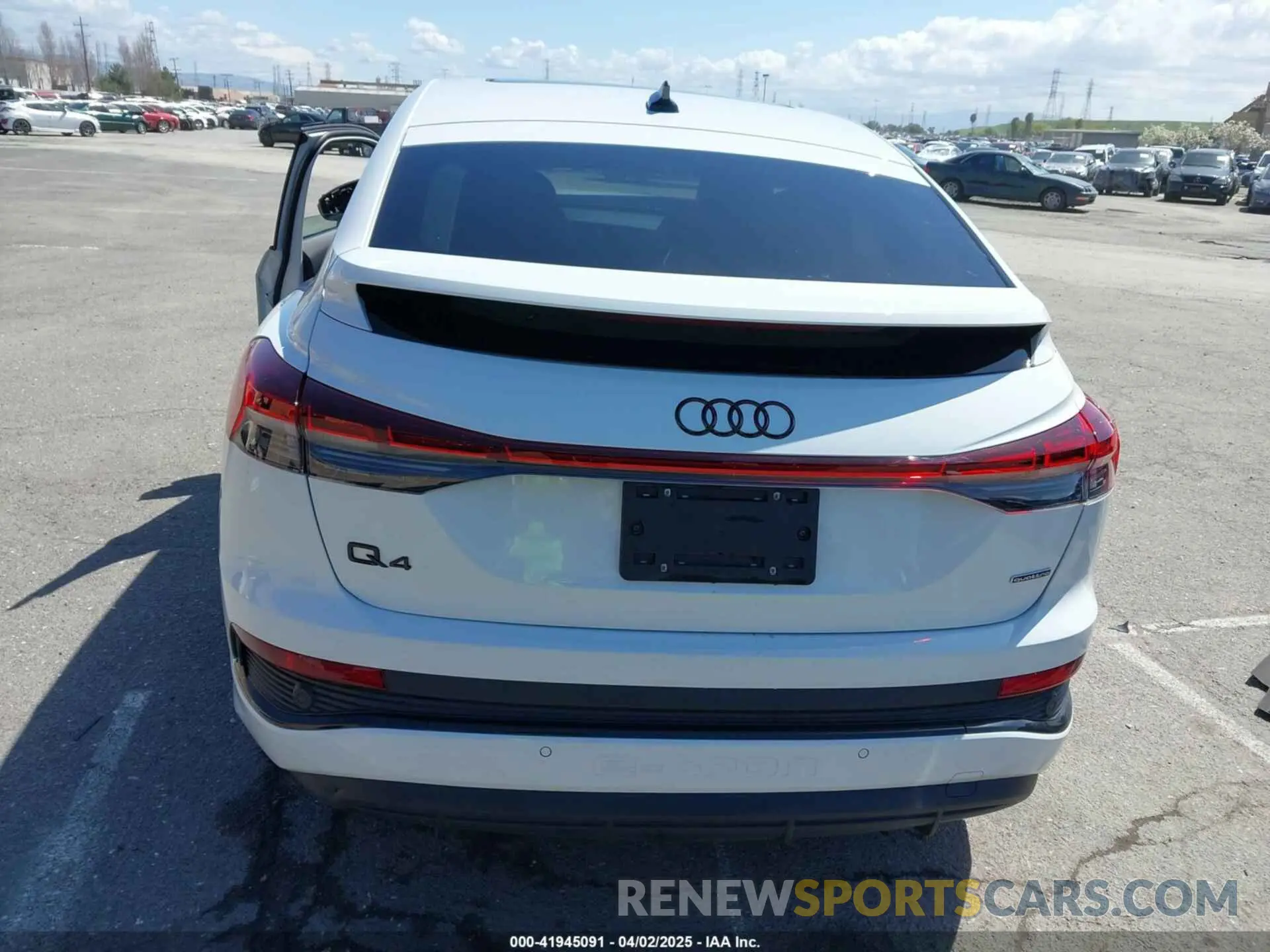 16 Photograph of a damaged car WA132BFZ7NP044319 AUDI Q4 SPORTBACK E-TRON 2022