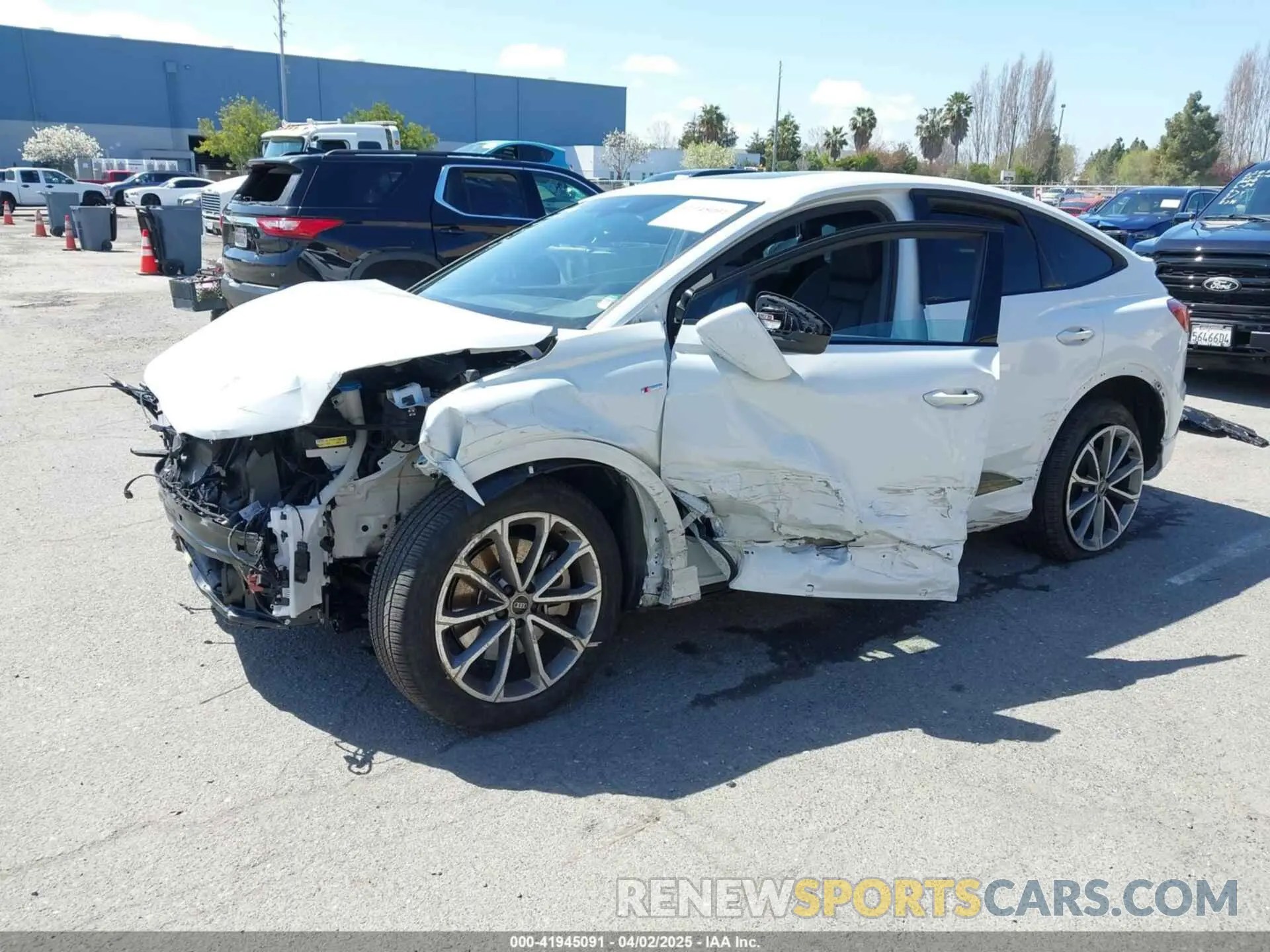 2 Photograph of a damaged car WA132BFZ7NP044319 AUDI Q4 SPORTBACK E-TRON 2022
