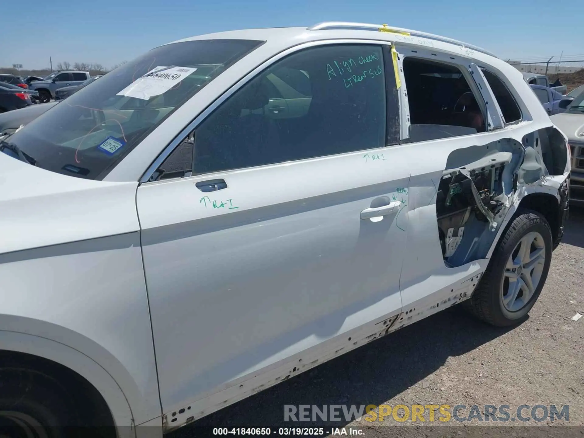17 Фотография поврежденного автомобиля WA1ANAFY0K2022137 AUDI Q5 2019