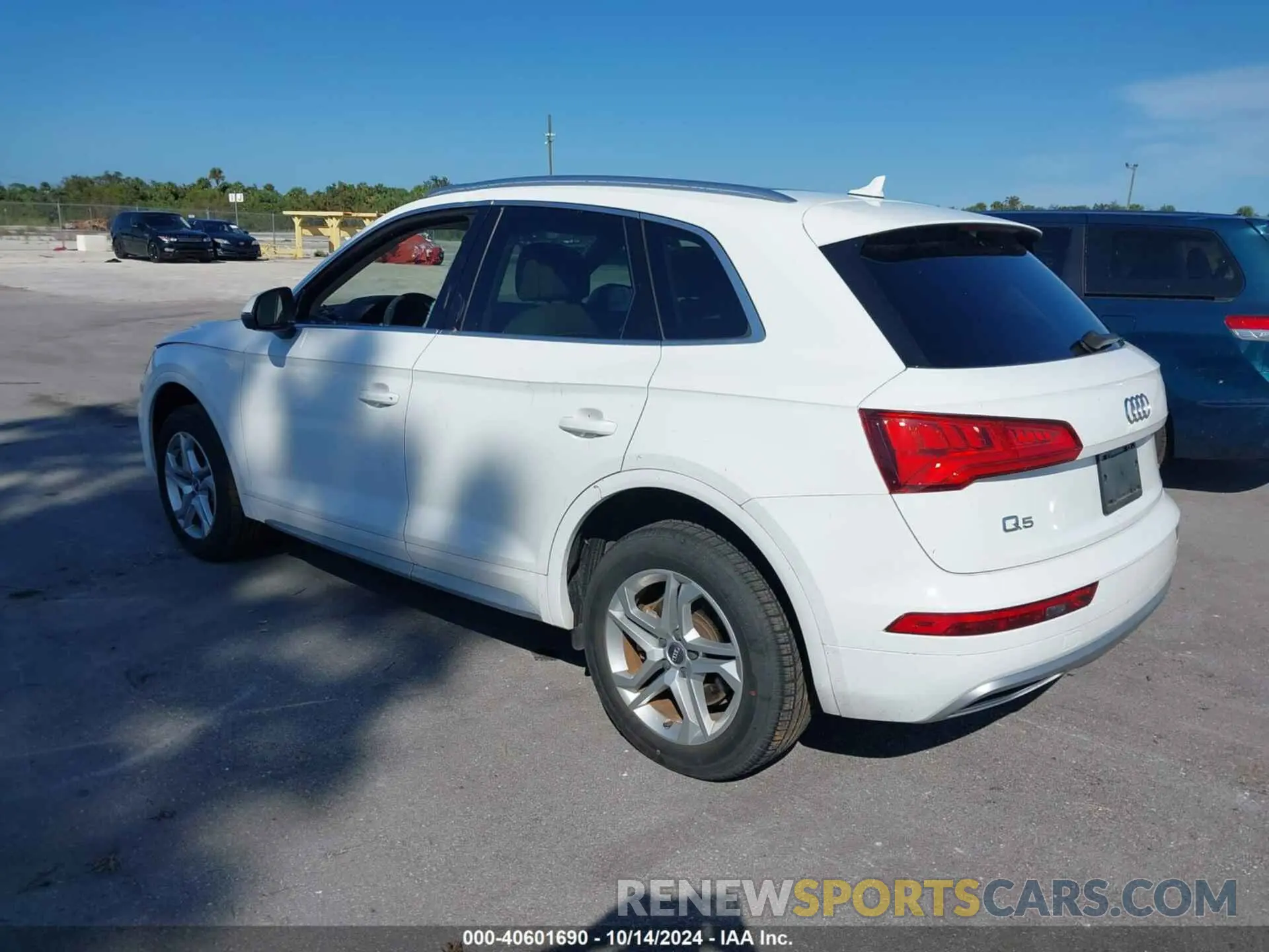 3 Фотография поврежденного автомобиля WA1ANAFY0K2064484 AUDI Q5 2019