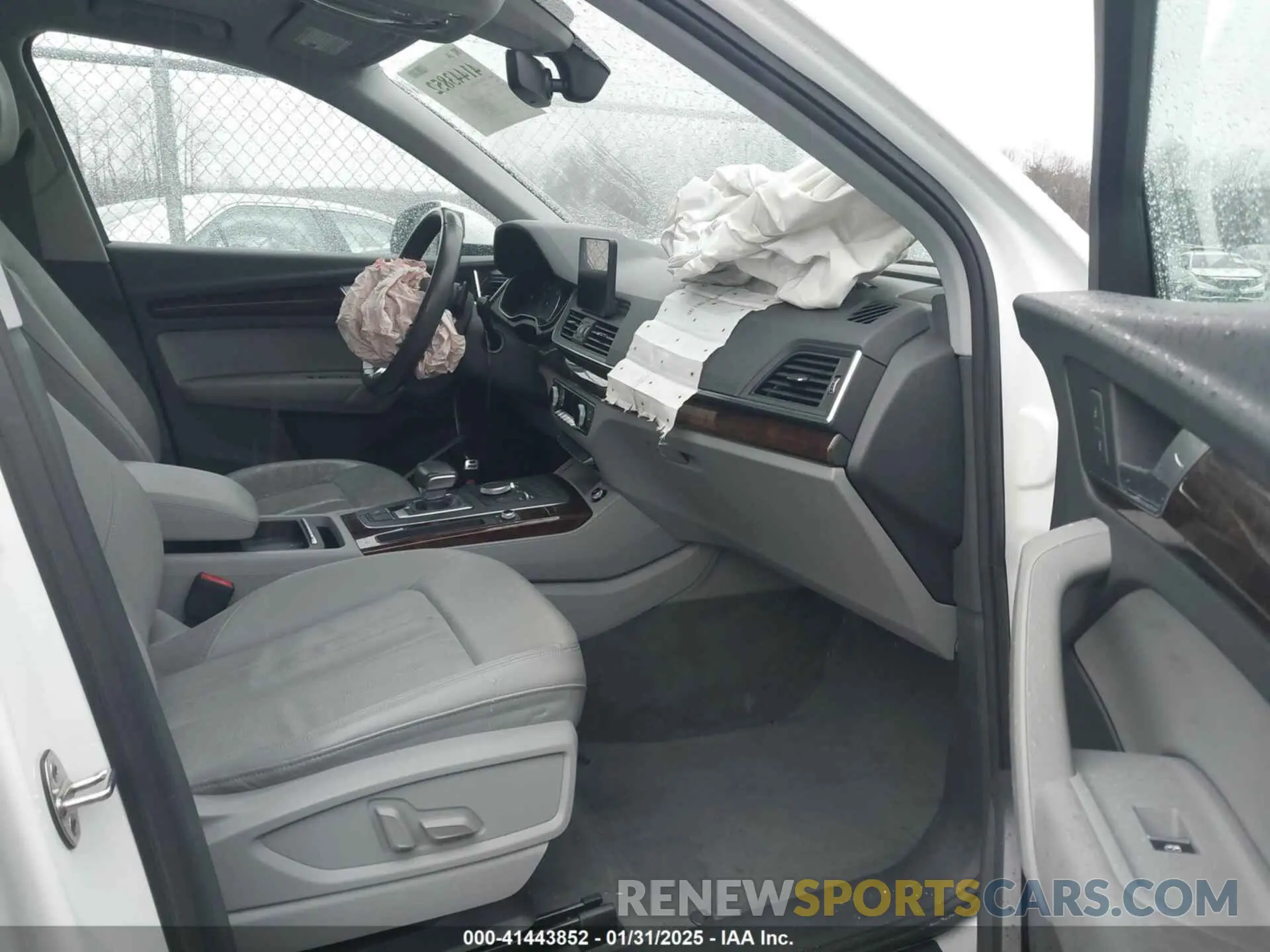 5 Photograph of a damaged car WA1ANAFY0K2093743 AUDI Q5 2019