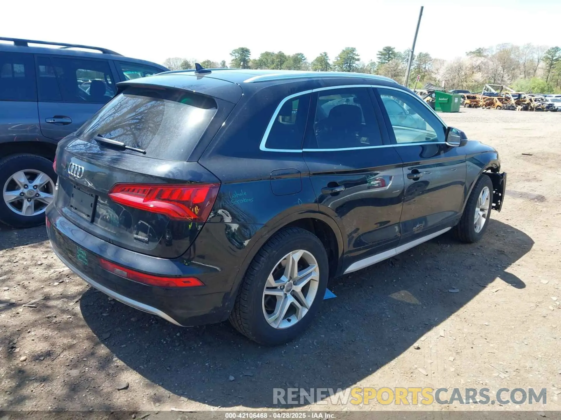 4 Photograph of a damaged car WA1ANAFY0K2103123 AUDI Q5 2019
