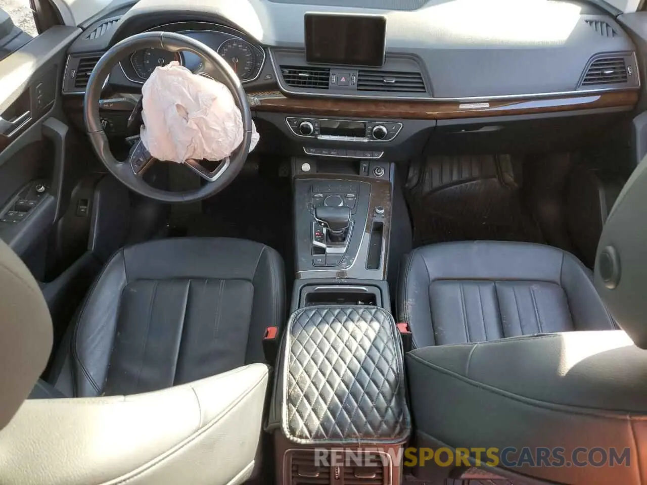 8 Photograph of a damaged car WA1ANAFY0K2117278 AUDI Q5 2019