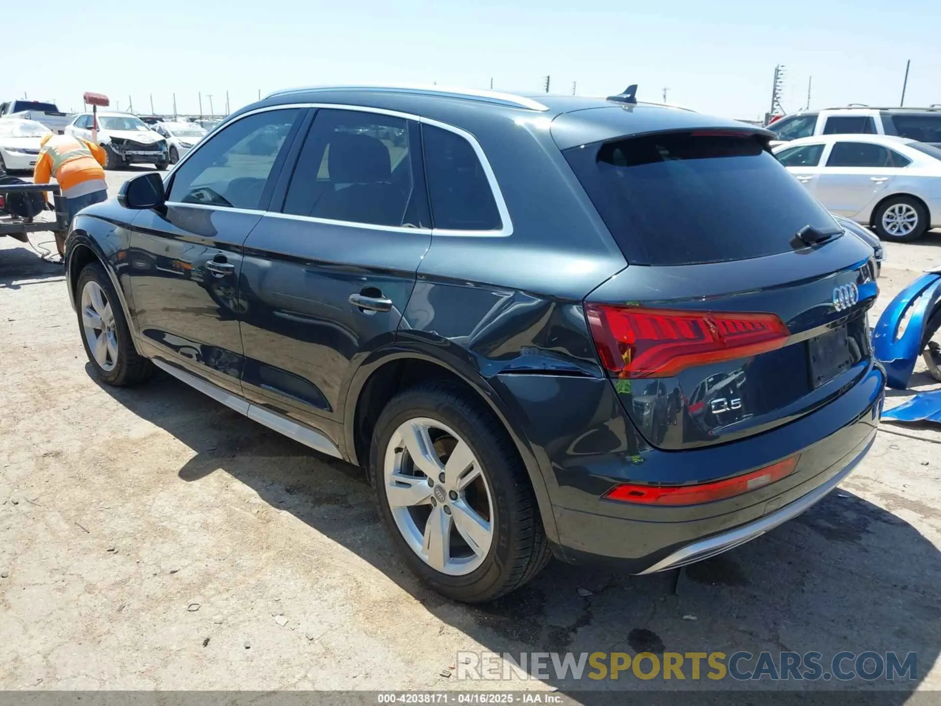 3 Фотография поврежденного автомобиля WA1ANAFY1K2118147 AUDI Q5 2019