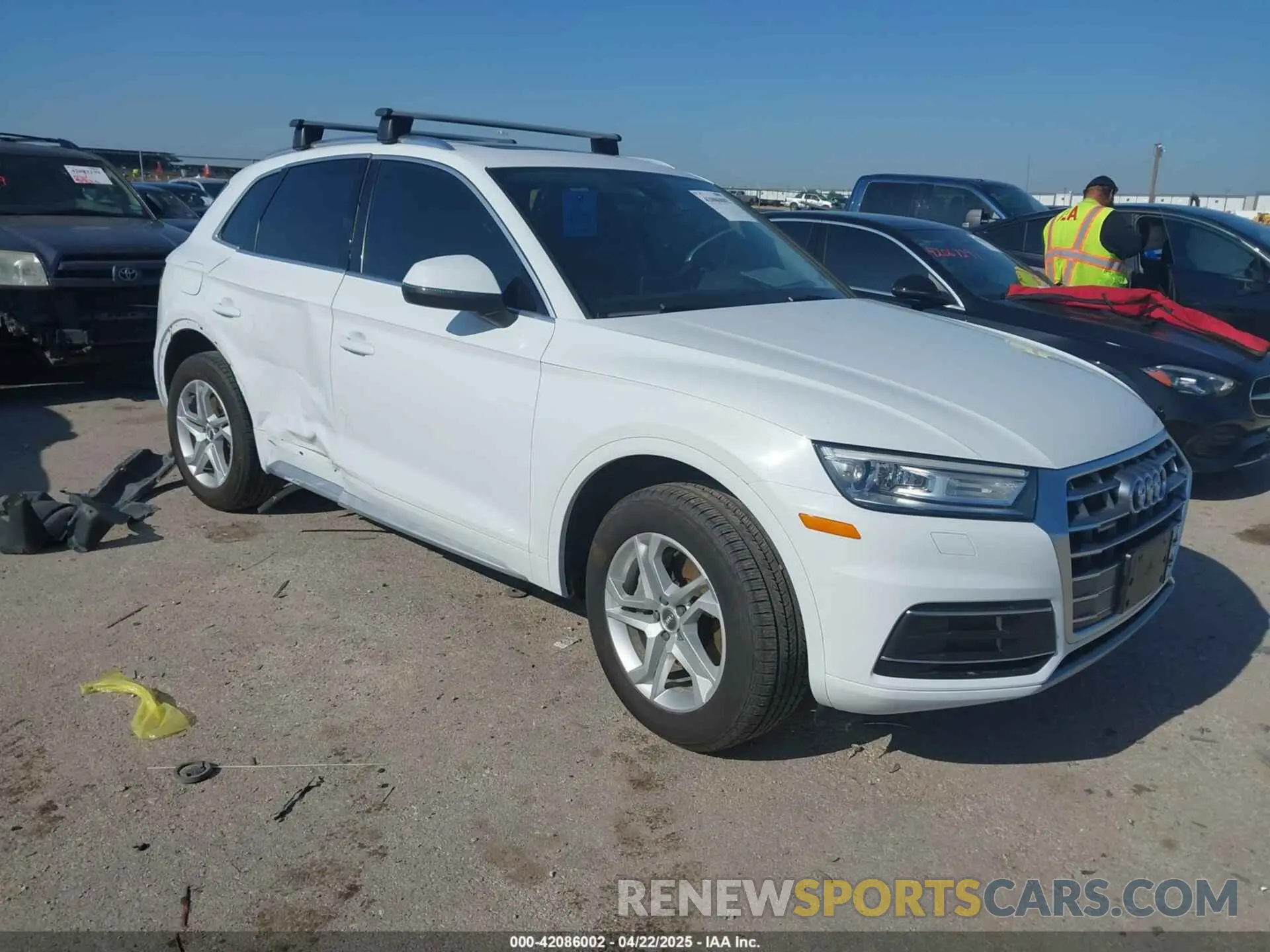 1 Фотография поврежденного автомобиля WA1ANAFY2K2044754 AUDI Q5 2019