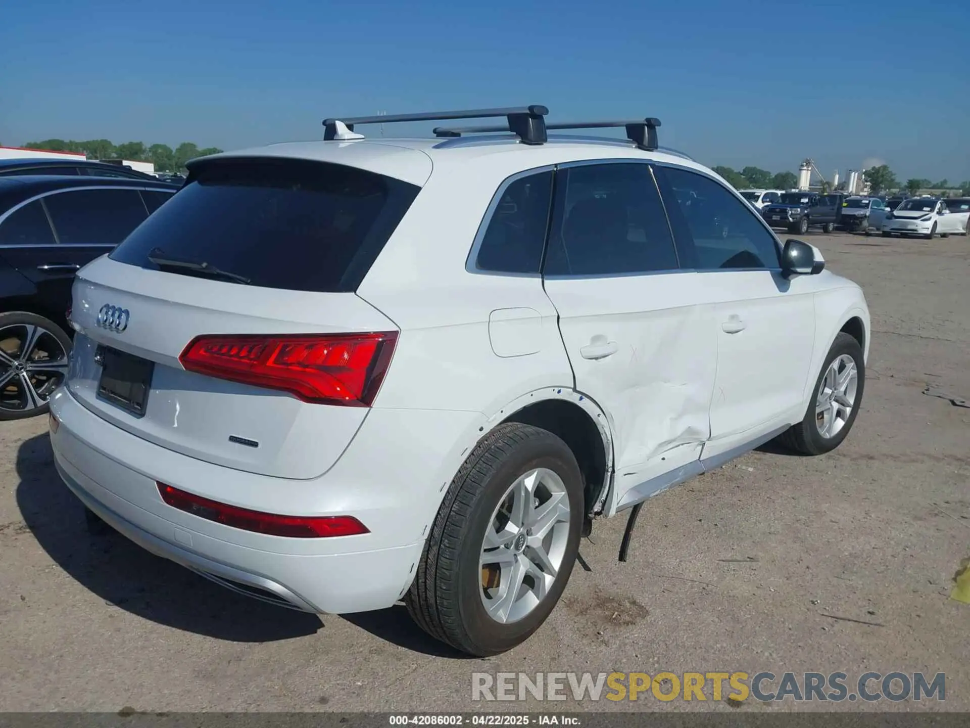 4 Фотография поврежденного автомобиля WA1ANAFY2K2044754 AUDI Q5 2019