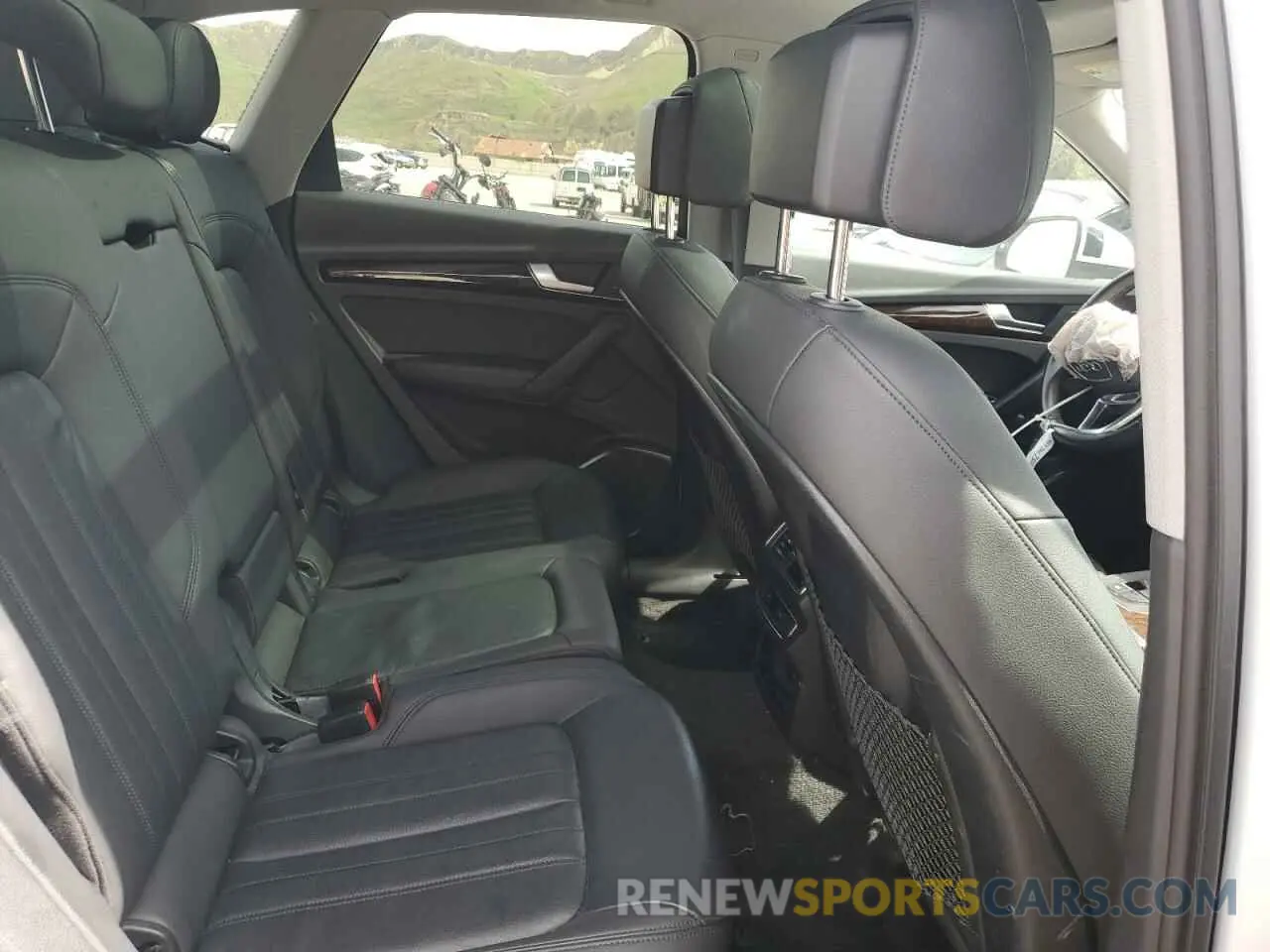 11 Photograph of a damaged car WA1ANAFY2K2092805 AUDI Q5 2019