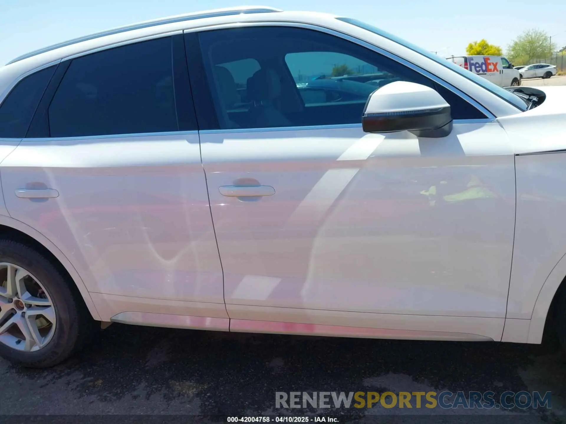 14 Photograph of a damaged car WA1ANAFY3K2022536 AUDI Q5 2019