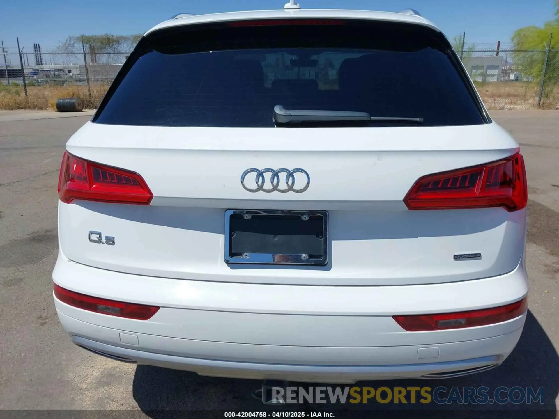 17 Photograph of a damaged car WA1ANAFY3K2022536 AUDI Q5 2019