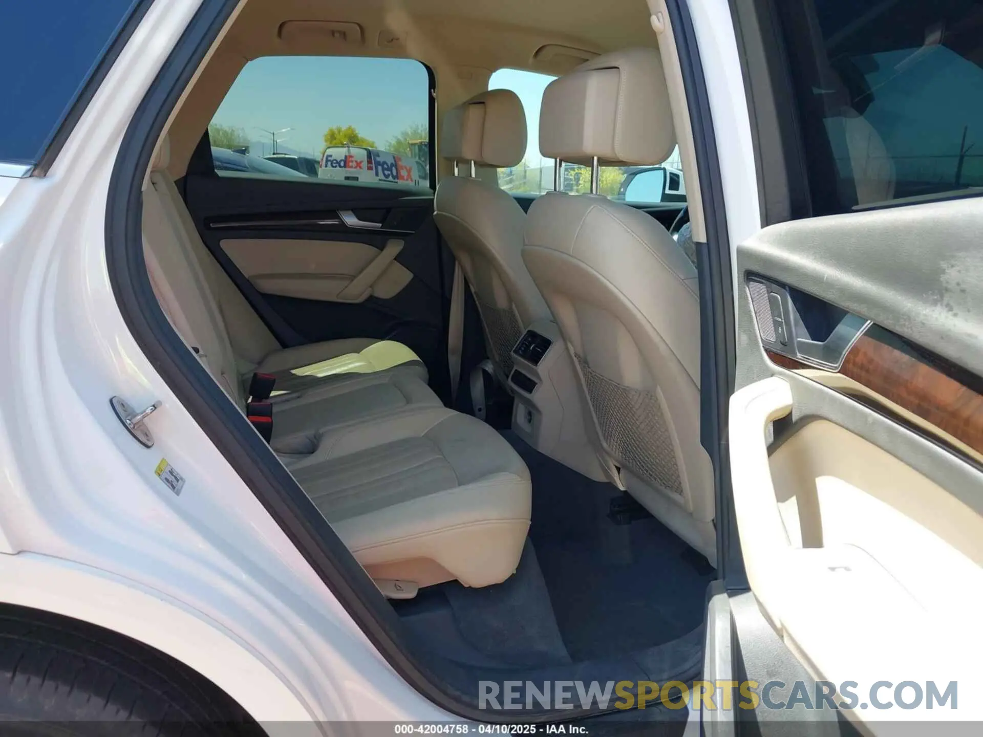 8 Photograph of a damaged car WA1ANAFY3K2022536 AUDI Q5 2019