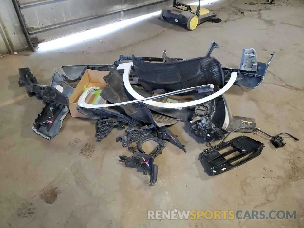 13 Фотография поврежденного автомобиля WA1ANAFY3K2116836 AUDI Q5 2019