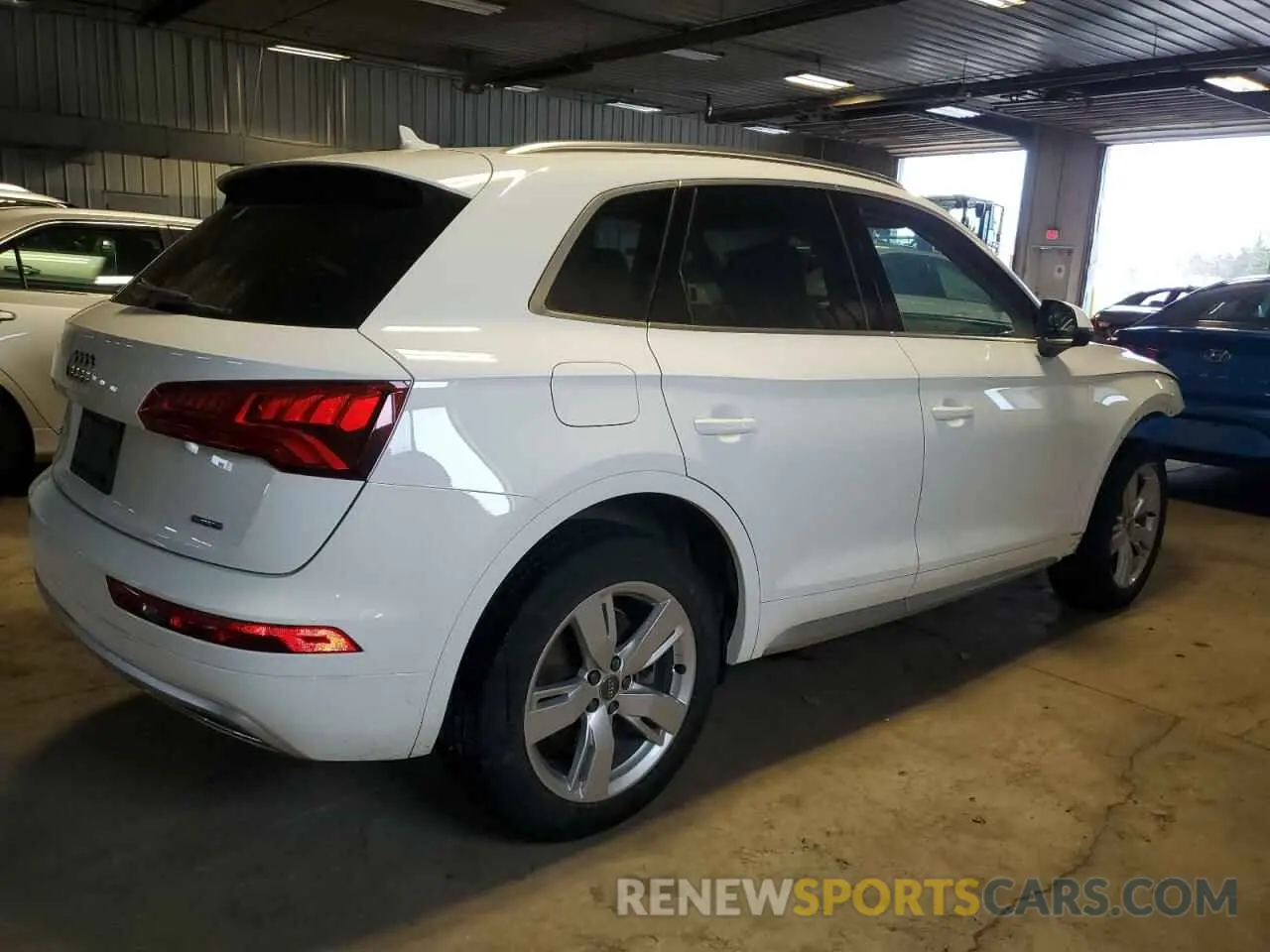 3 Фотография поврежденного автомобиля WA1ANAFY3K2116836 AUDI Q5 2019