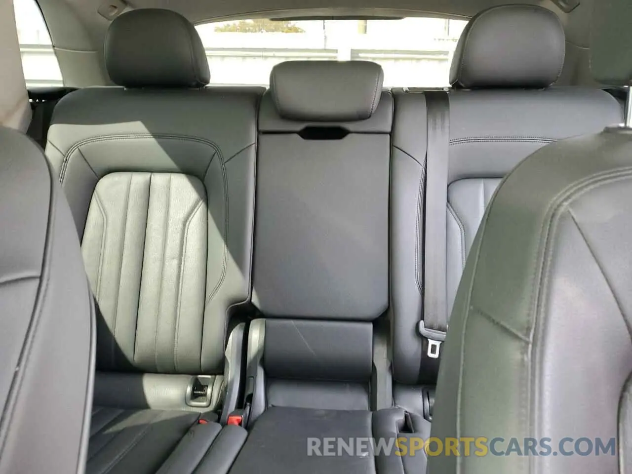10 Photograph of a damaged car WA1ANAFY4K2086553 AUDI Q5 2019