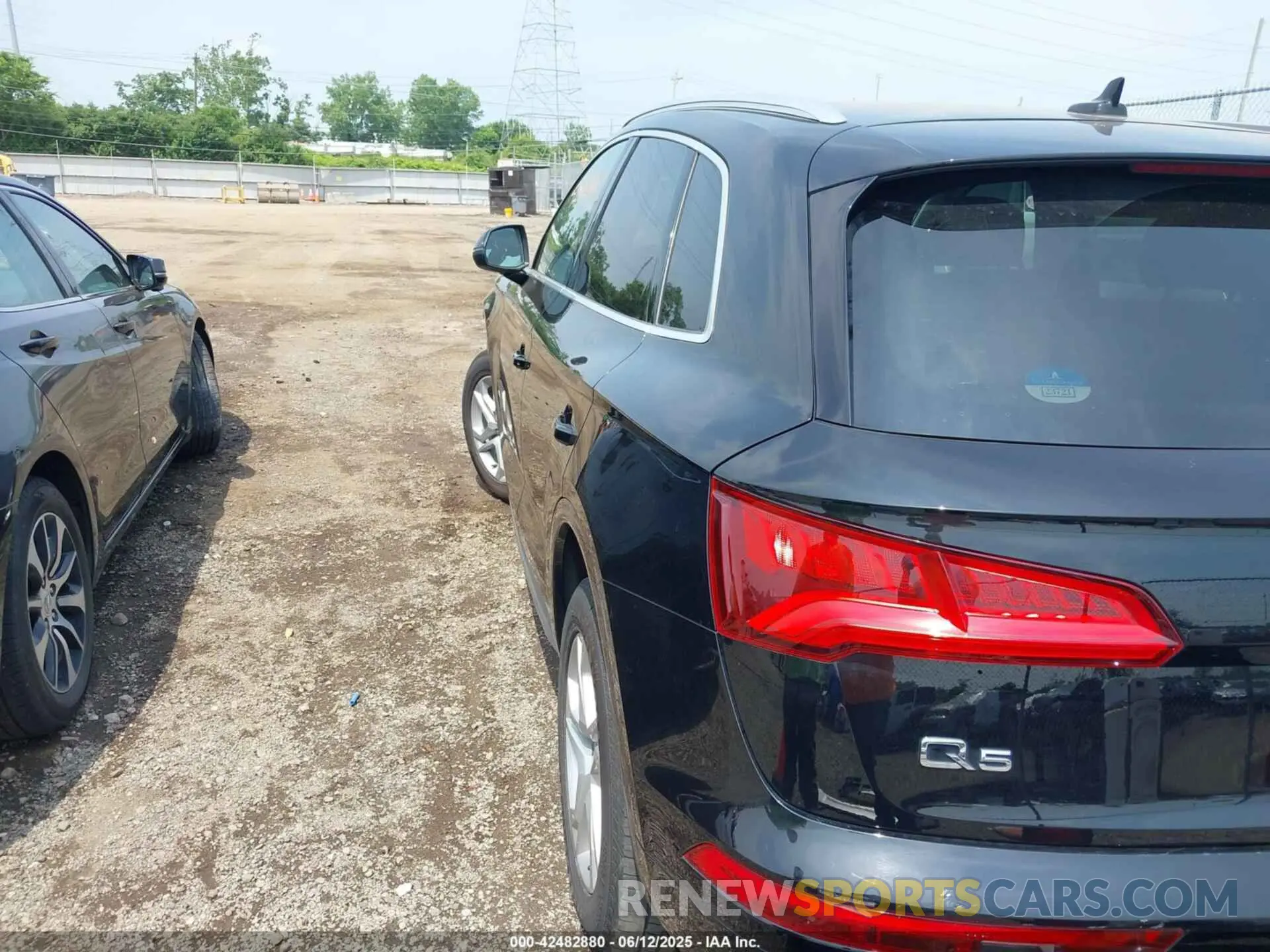3 Фотография поврежденного автомобиля WA1ANAFY5K2068112 AUDI Q5 2019