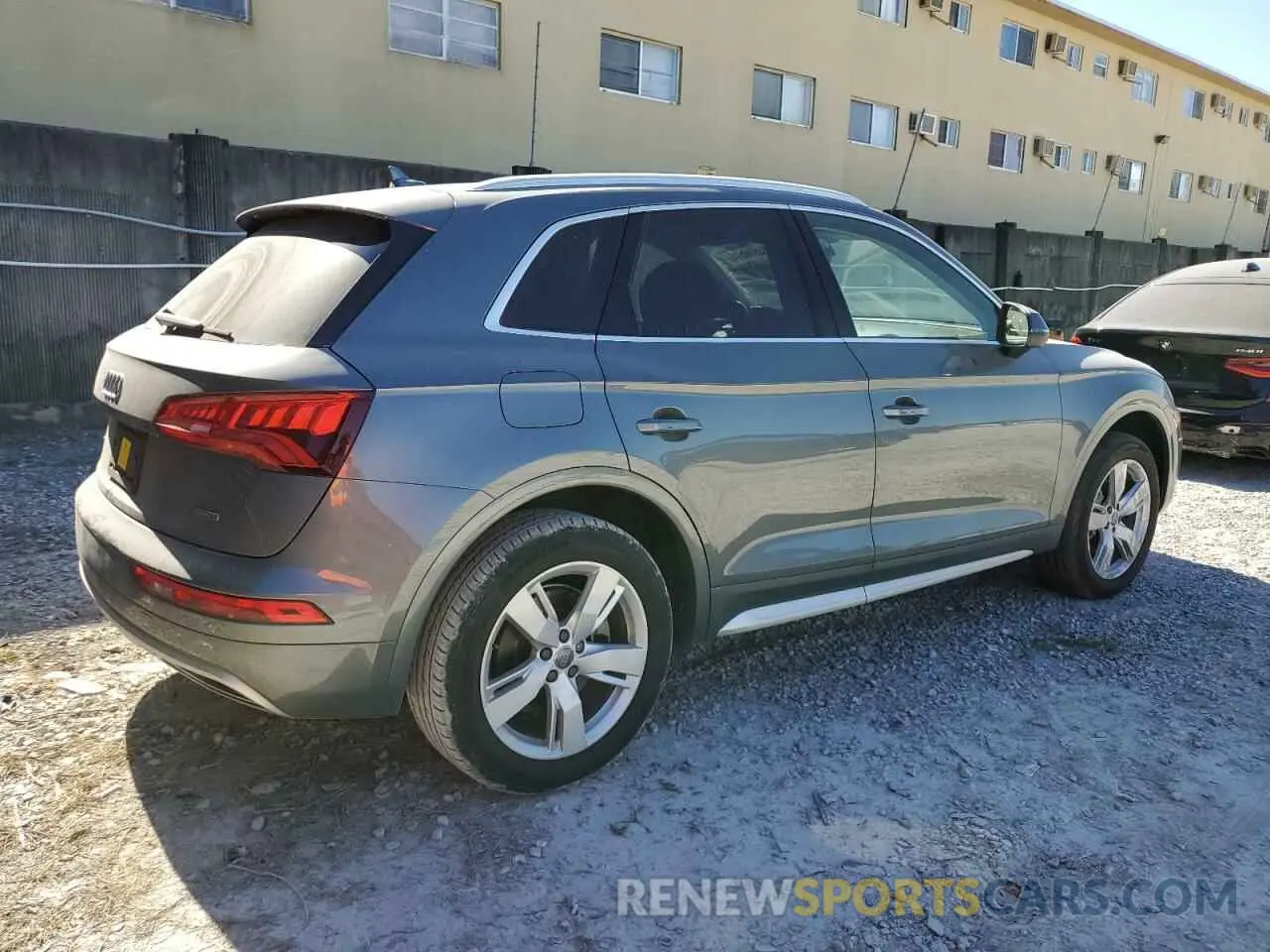 3 Фотография поврежденного автомобиля WA1ANAFY8K2034066 AUDI Q5 2019