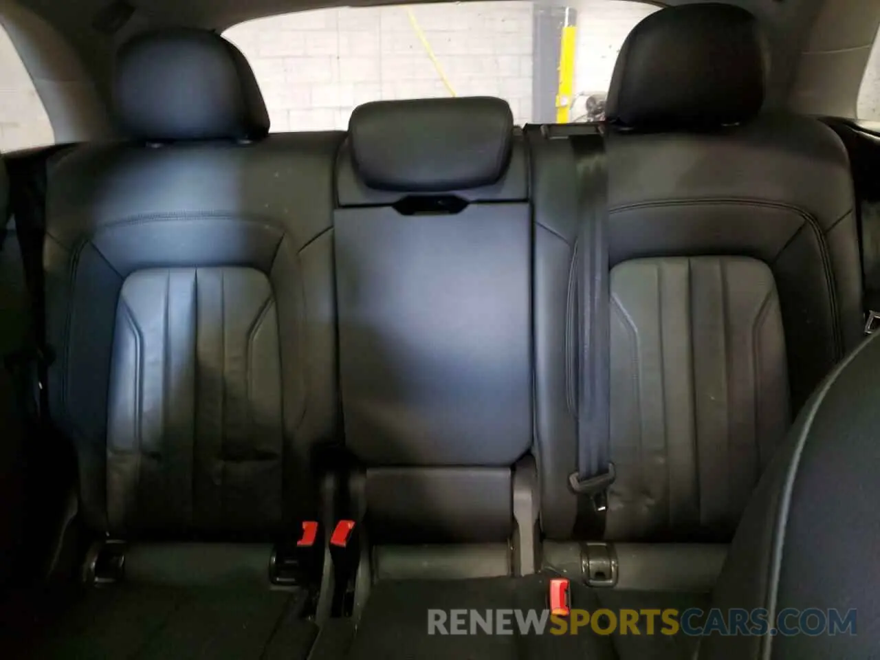 10 Photograph of a damaged car WA1ANAFY8K2051689 AUDI Q5 2019