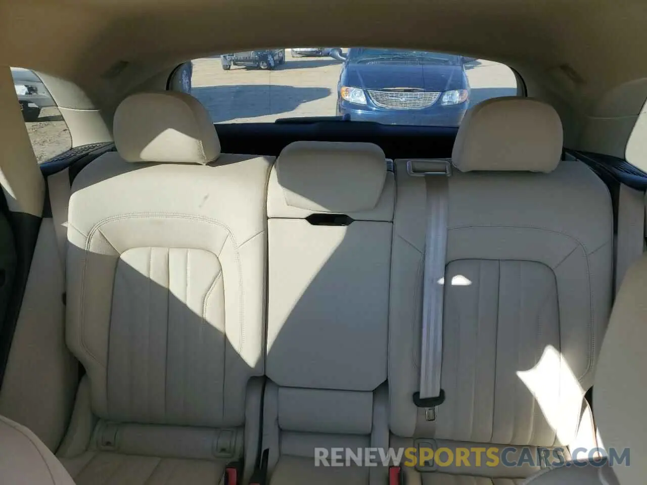 10 Photograph of a damaged car WA1ANAFY8K2118758 AUDI Q5 2019