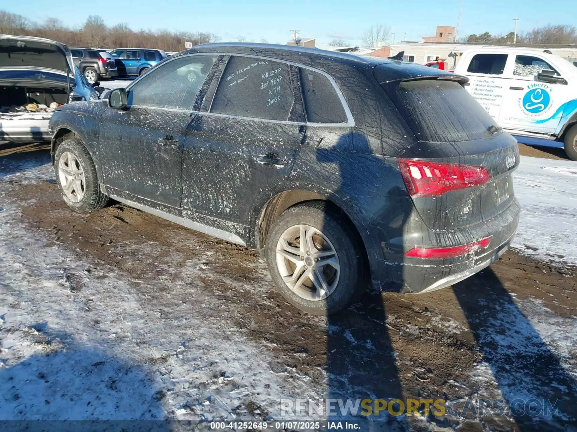 3 Фотография поврежденного автомобиля WA1ANAFY9K2069635 AUDI Q5 2019