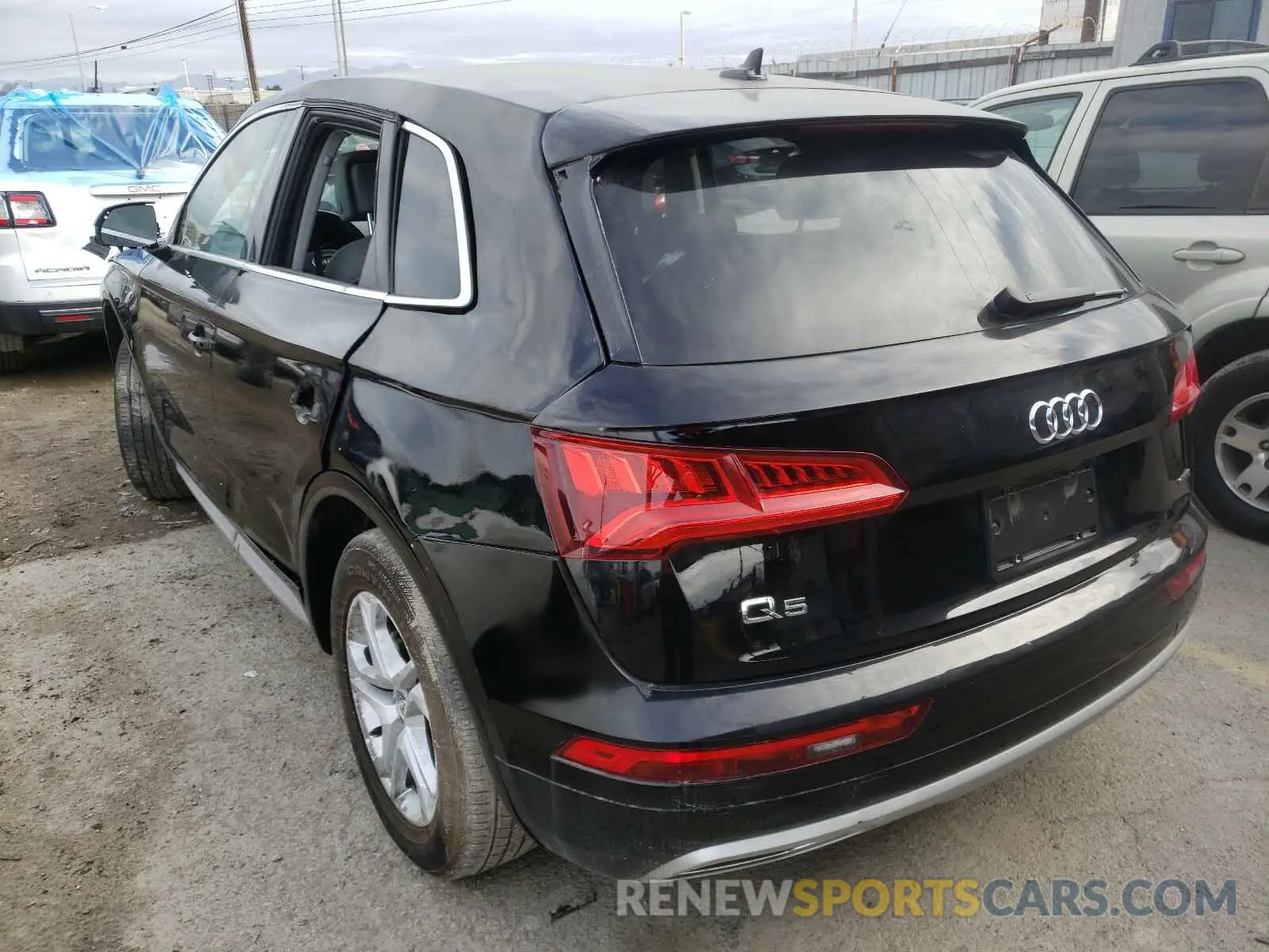 3 Photograph of a damaged car WA1ANAFY9K2125685 AUDI Q5 2019