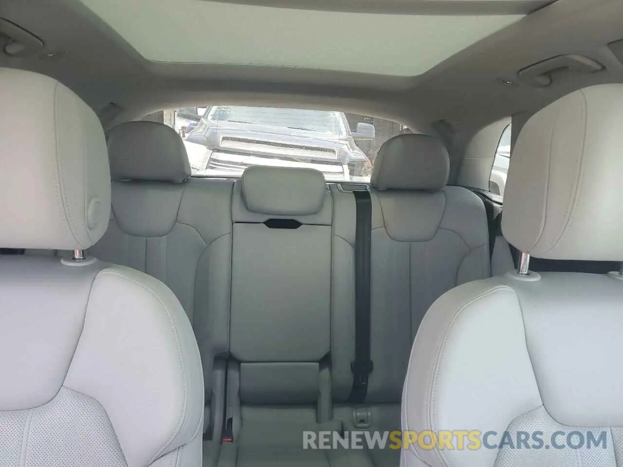 10 Photograph of a damaged car WA1BNAFY0K2090443 AUDI Q5 2019