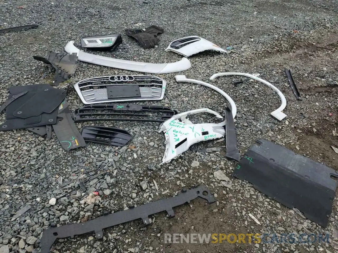 13 Photograph of a damaged car WA1BNAFY0K2120735 AUDI Q5 2019