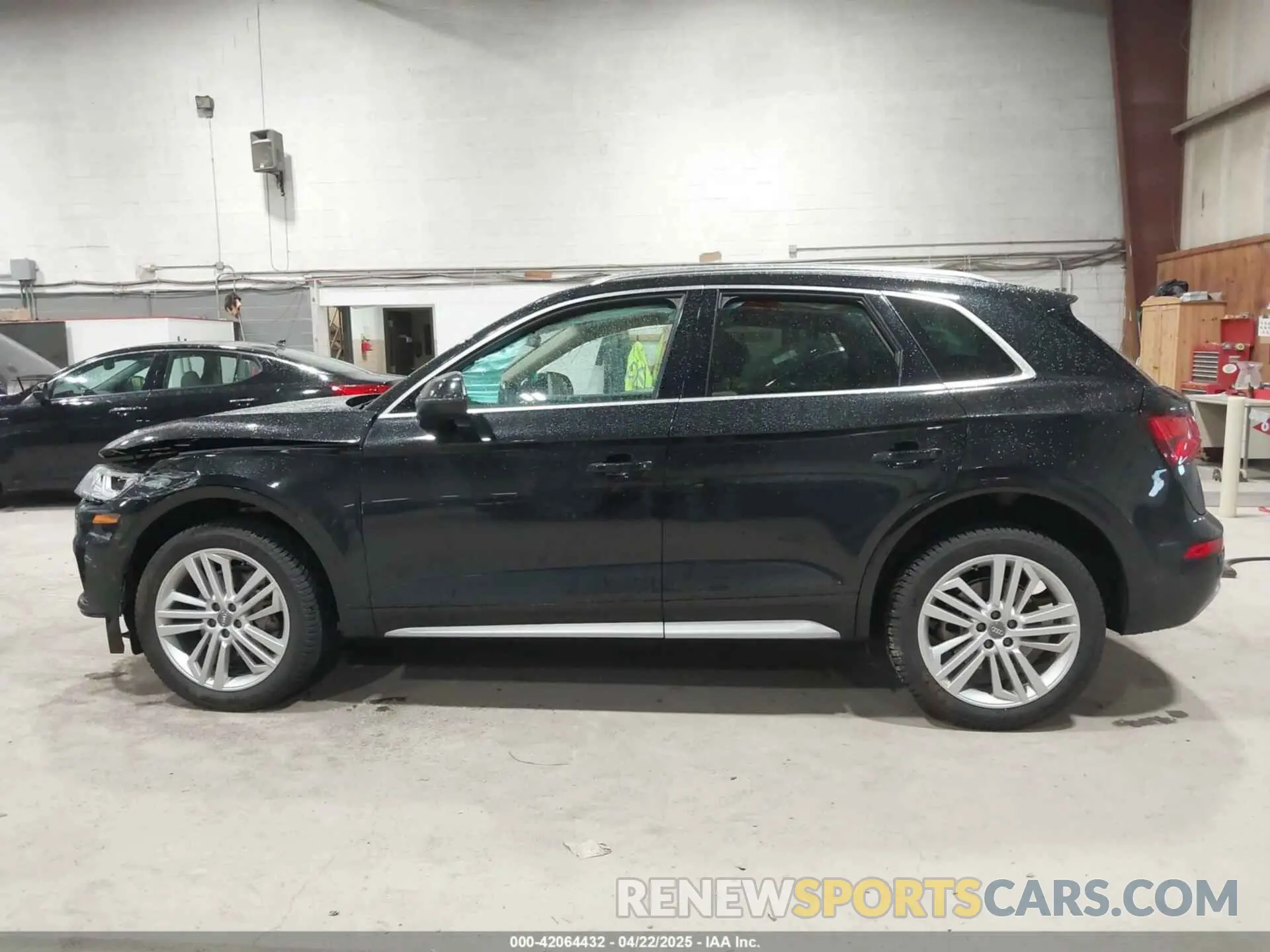 14 Photograph of a damaged car WA1BNAFY1K2111025 AUDI Q5 2019