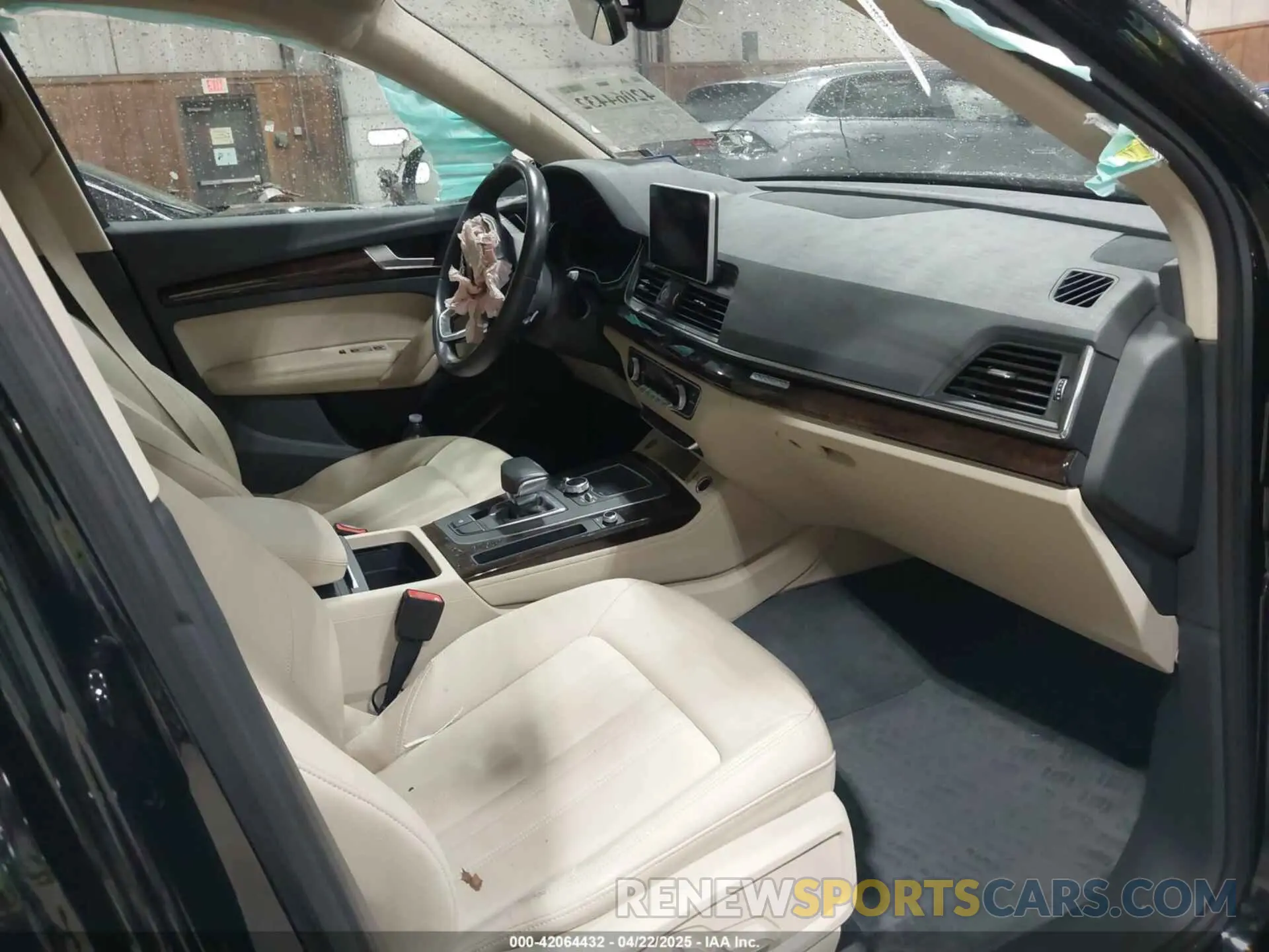 5 Photograph of a damaged car WA1BNAFY1K2111025 AUDI Q5 2019