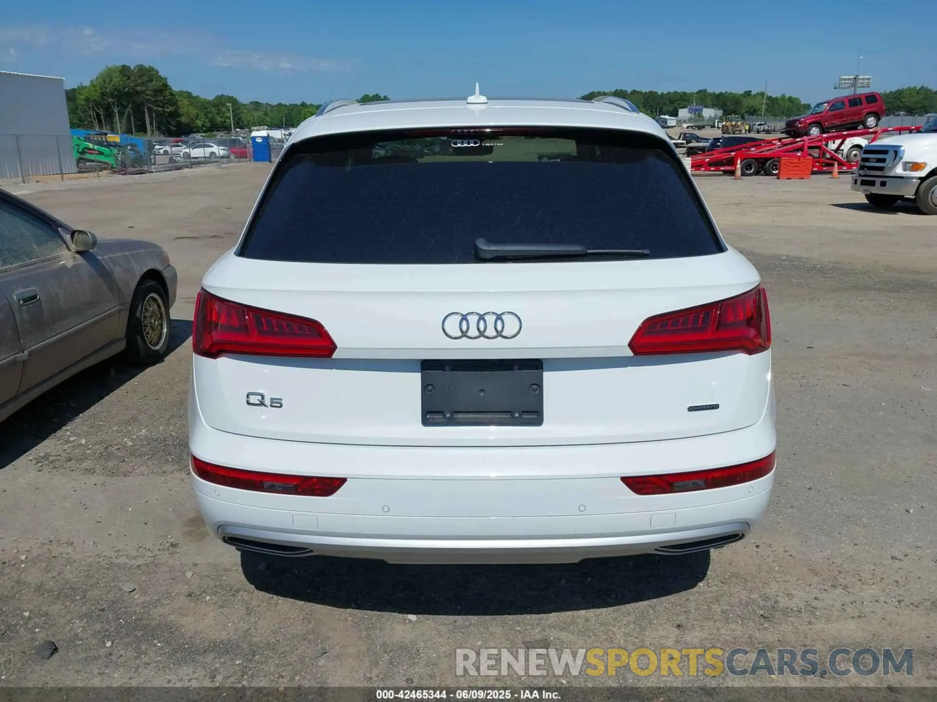 17 Photograph of a damaged car WA1BNAFY1K2139360 AUDI Q5 2019