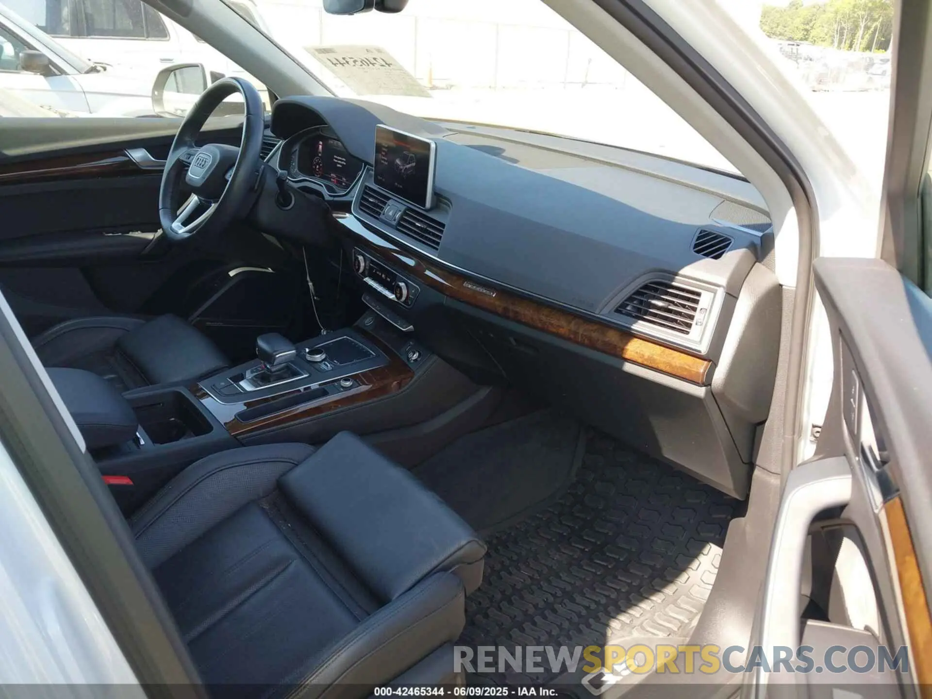 5 Photograph of a damaged car WA1BNAFY1K2139360 AUDI Q5 2019