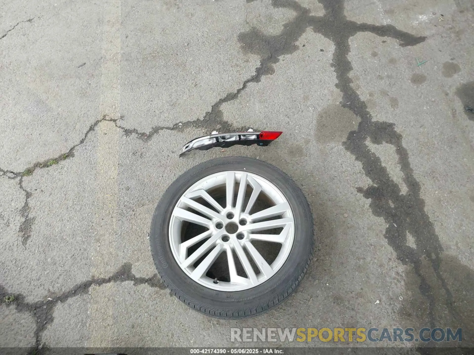 12 Photograph of a damaged car WA1BNAFY2K2102852 AUDI Q5 2019